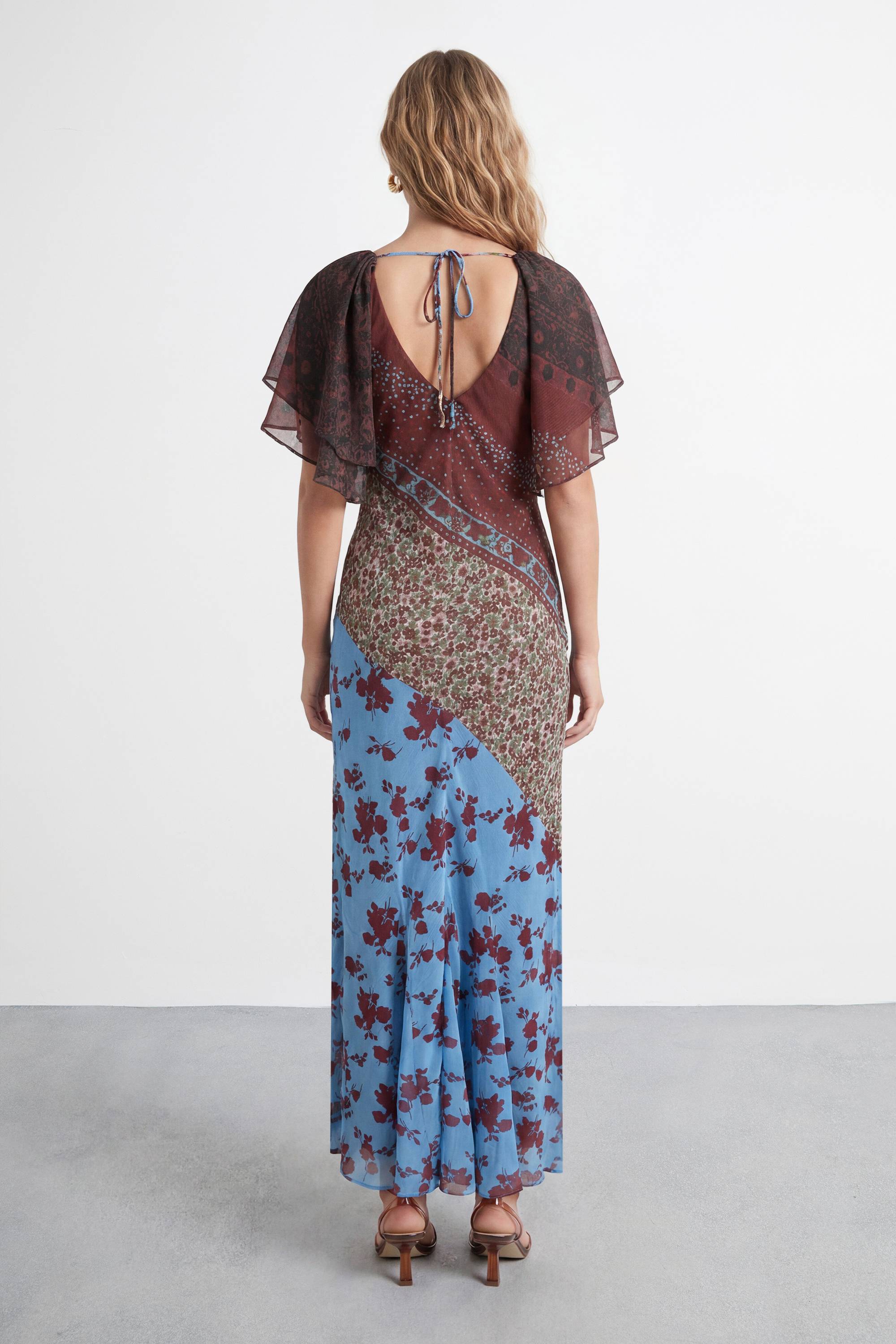 Warehouse Robe Longue À Imprimé Floral Bordure Et Manches Évasées Premium