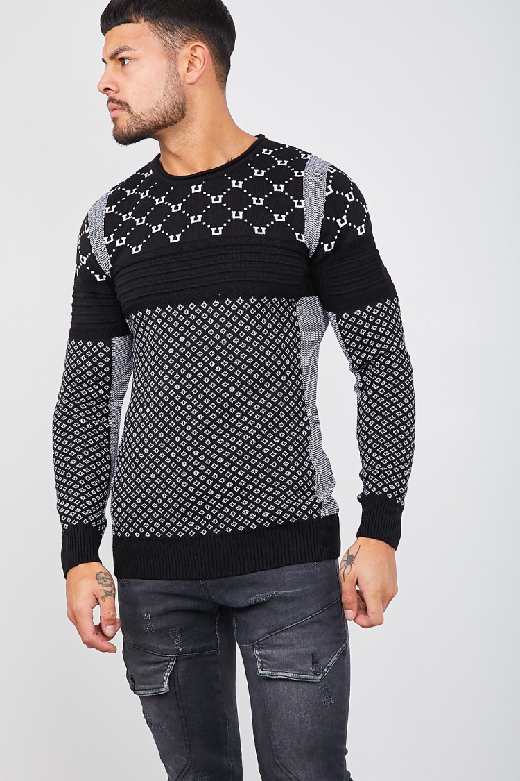 Pull en maille noir à différents motifs blancs