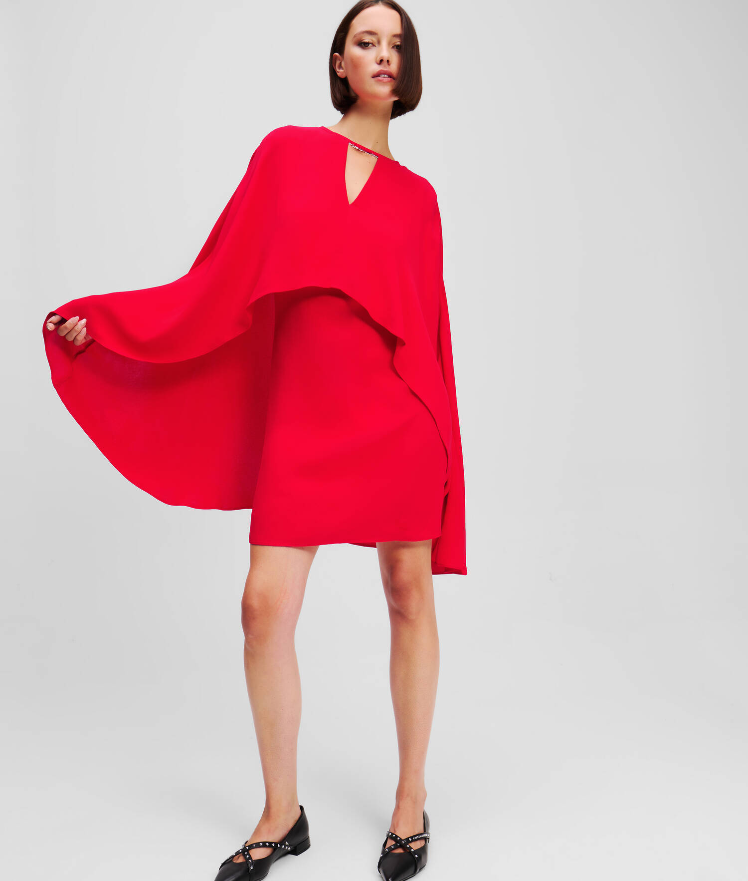 ROBE CAPE COURTE - Rouge Course