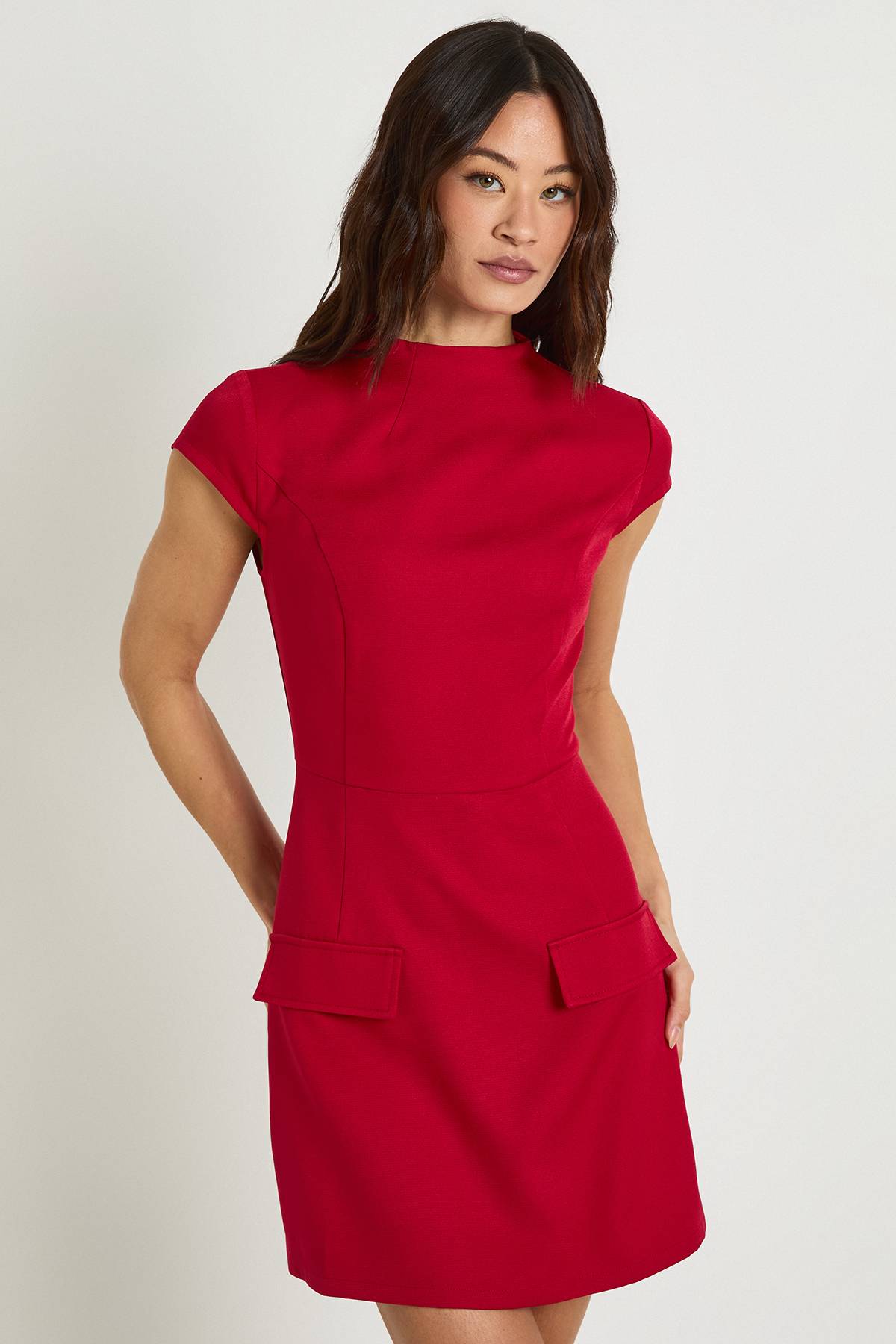 boohoo Robe mini allongée à col montant, structurée et ajustée