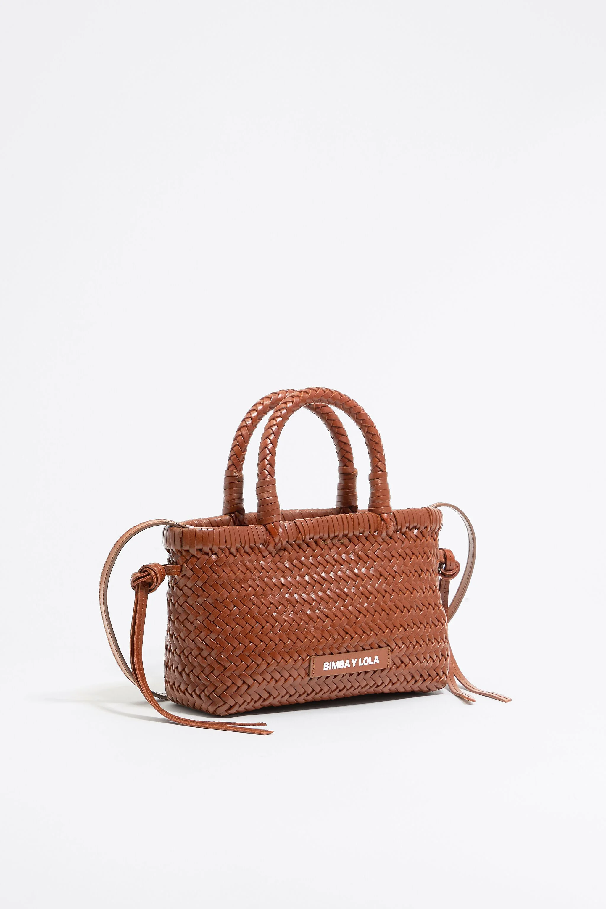 Bolsa mini de couro trançado cor mel