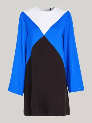 Vestido Argyle com blocos de cores, modelagem acinturada e evasê.