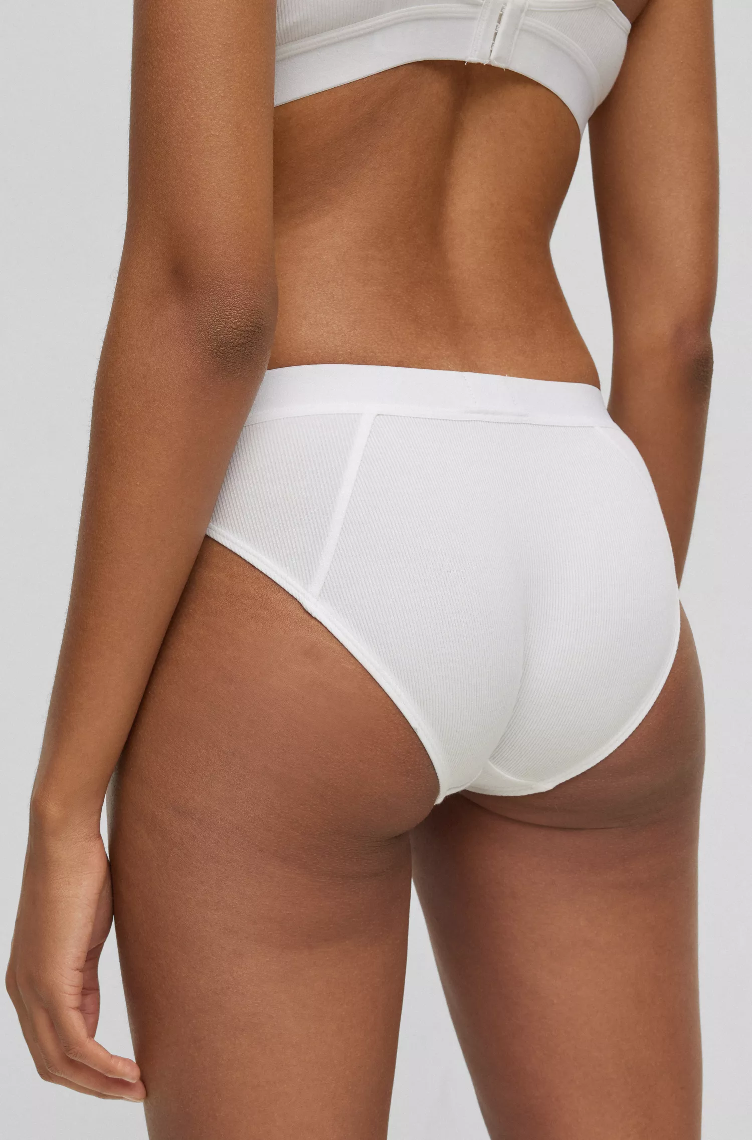 Cueca HUGO vermelha de cintura regular em modal elástico com cós com logo.