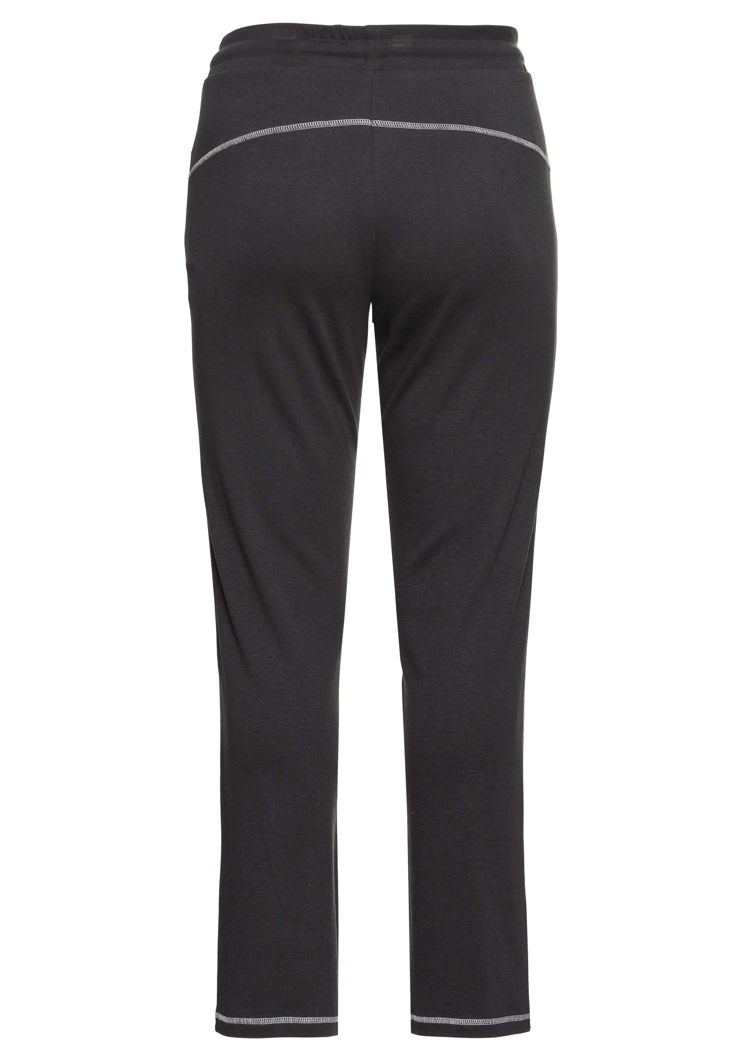 Relaxhose mit Kontrastnähten, in gerader Form