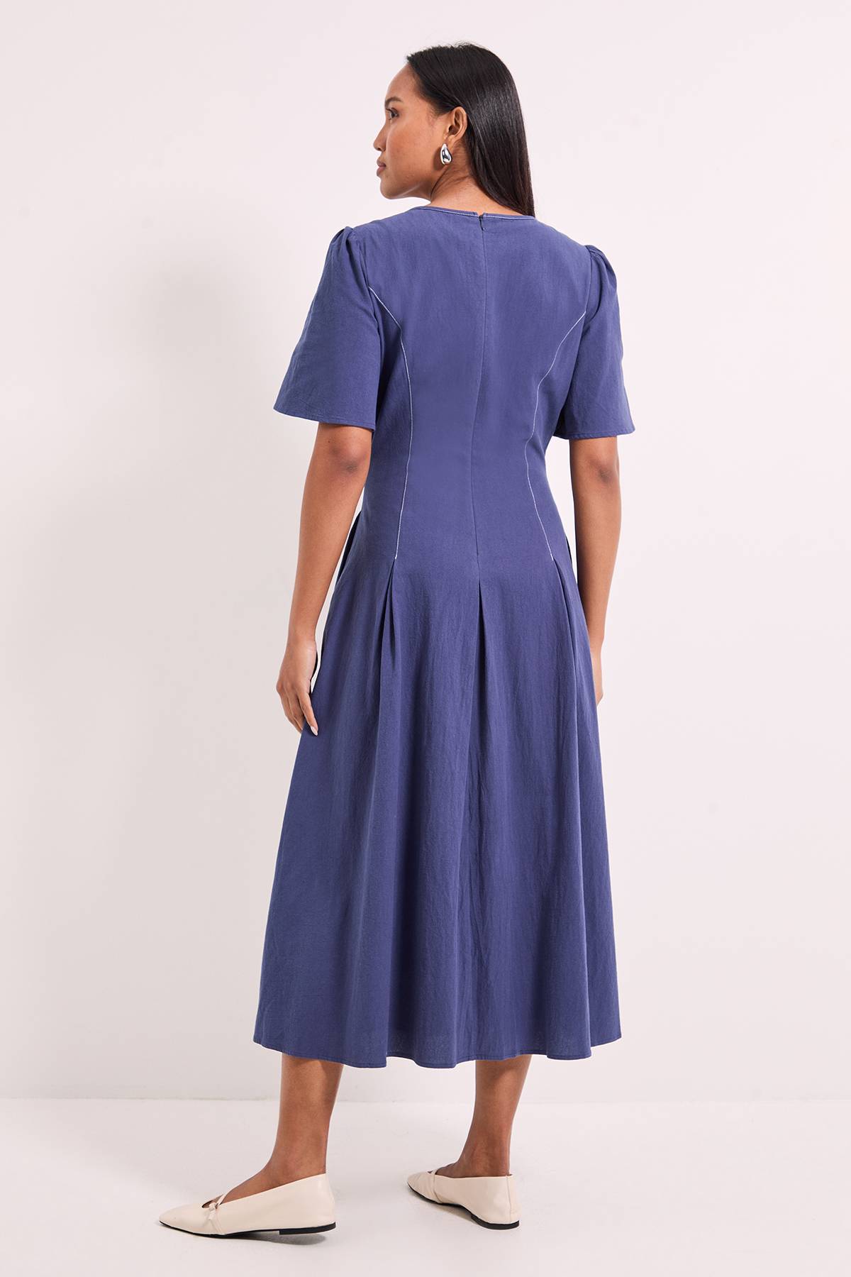 Wallis Robe Midi à Détails de Coutures et Plis Rapportés