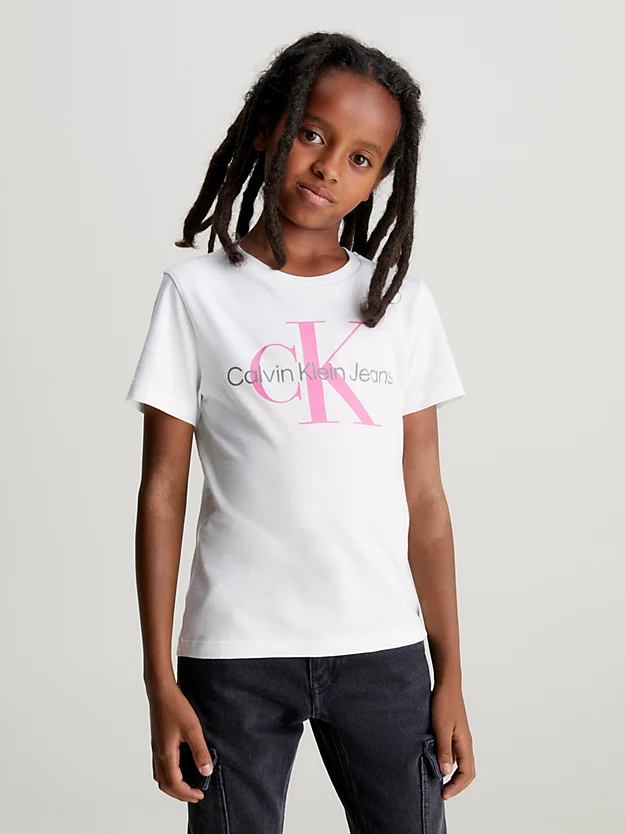 Camiseta infantil com logotipo
