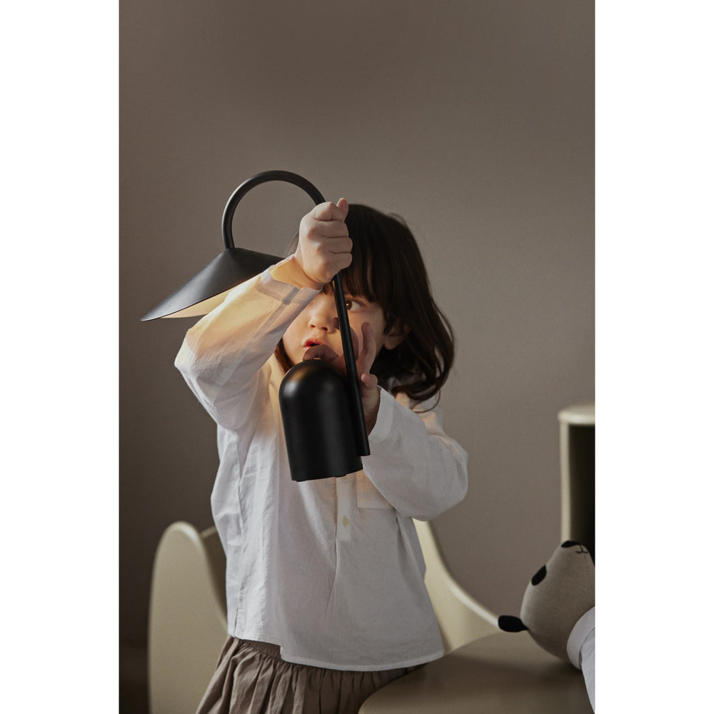 Køb Ferm Living Black Arum Portable Lampe