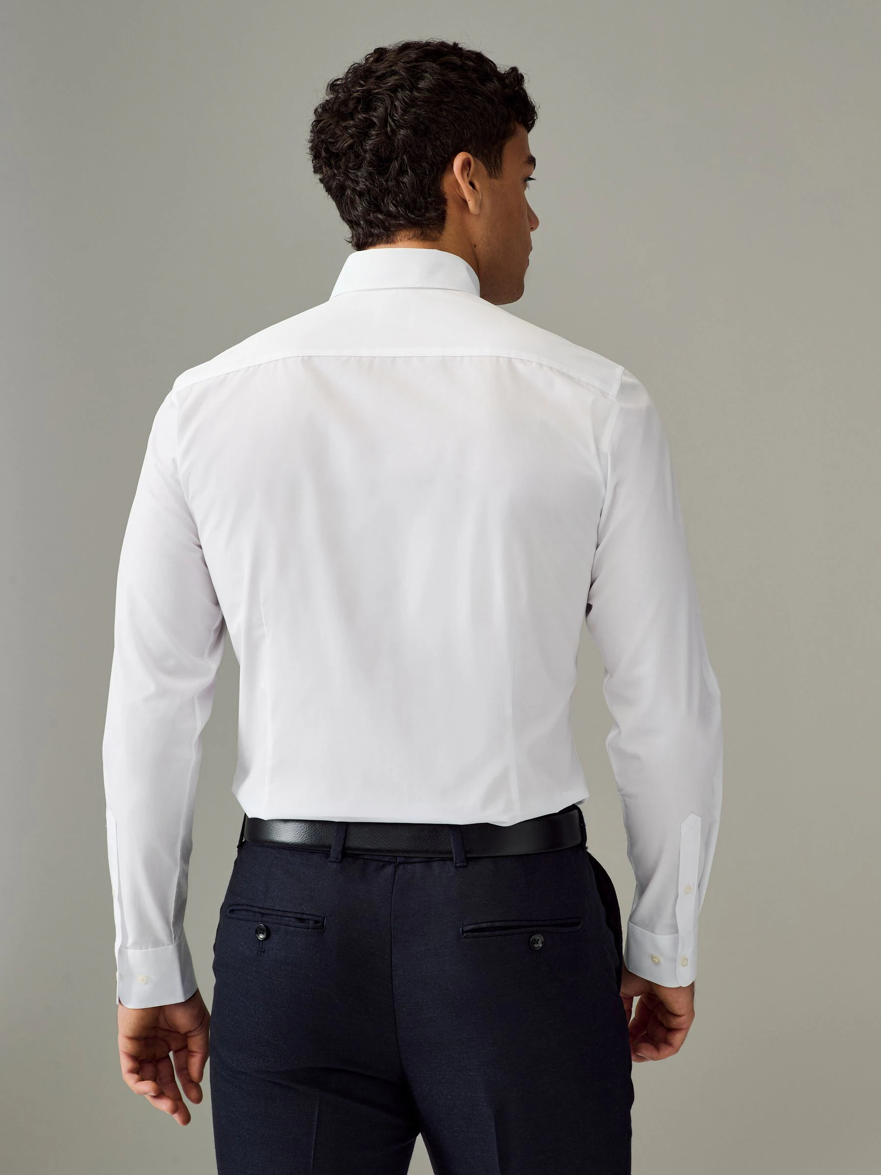 Wit met knopen aan de kraag - Slim Fit - Strijkvrij net overhemd met enkele manchet
