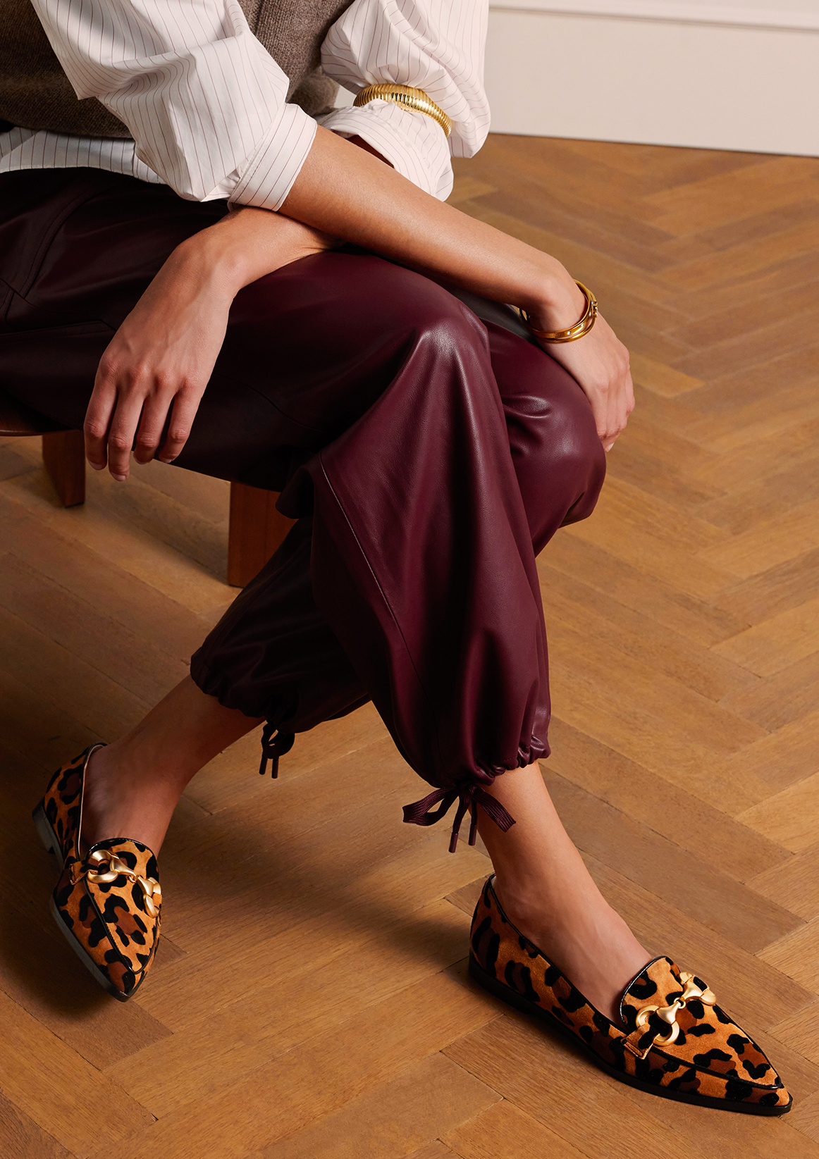 Suède panter loafers met gouden chain