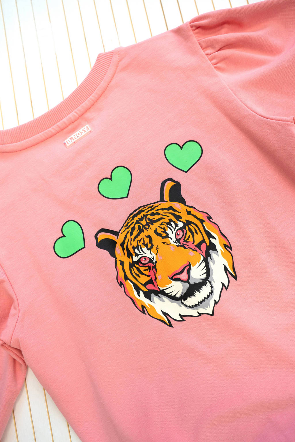 B.Nosy sweater Saly met backprint roze