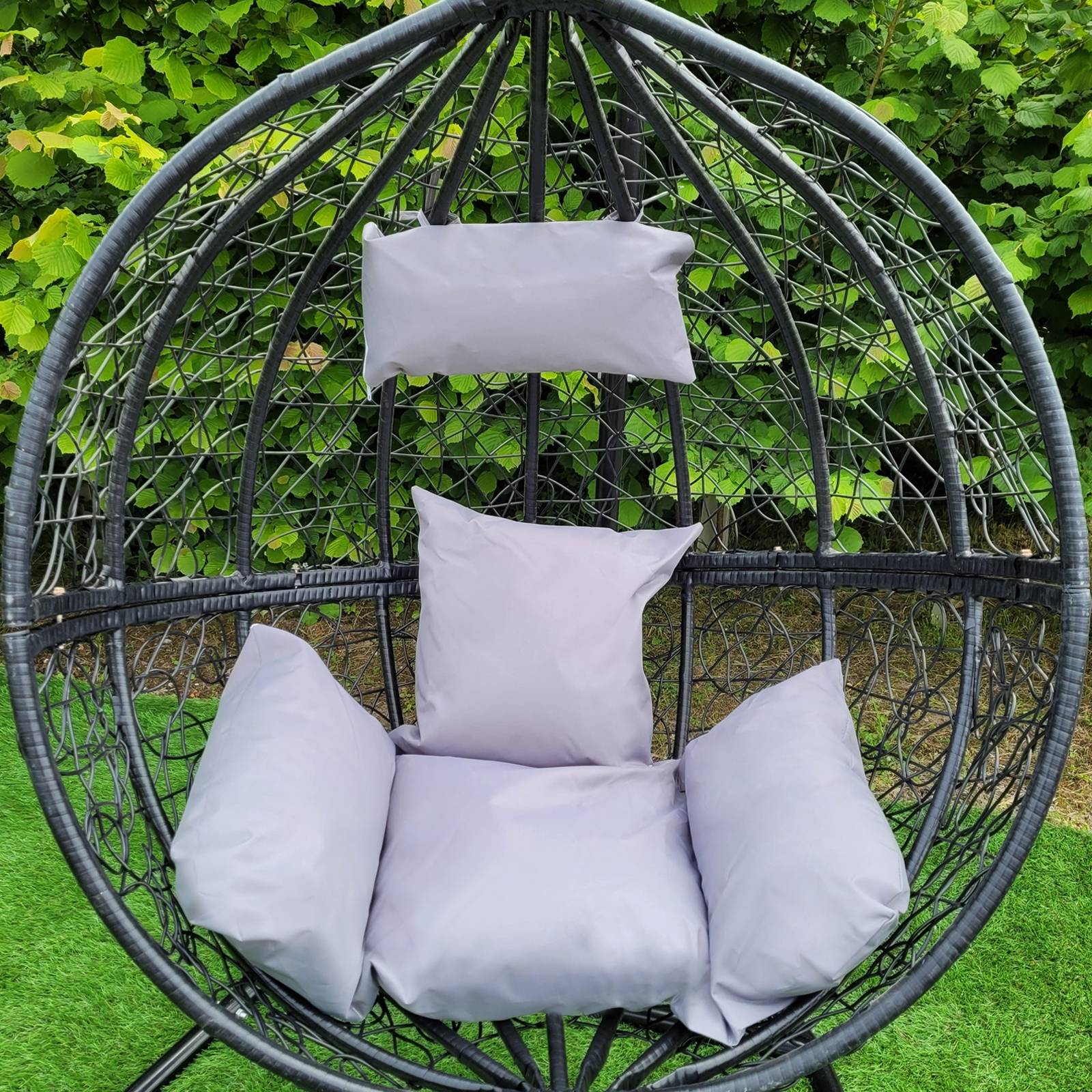 Conjunto de 2 Cadeiras Suspensas em Rattan, Estilo Ovo, para Varanda, Área Externa e Interna, Cor Preta | com Almofadas