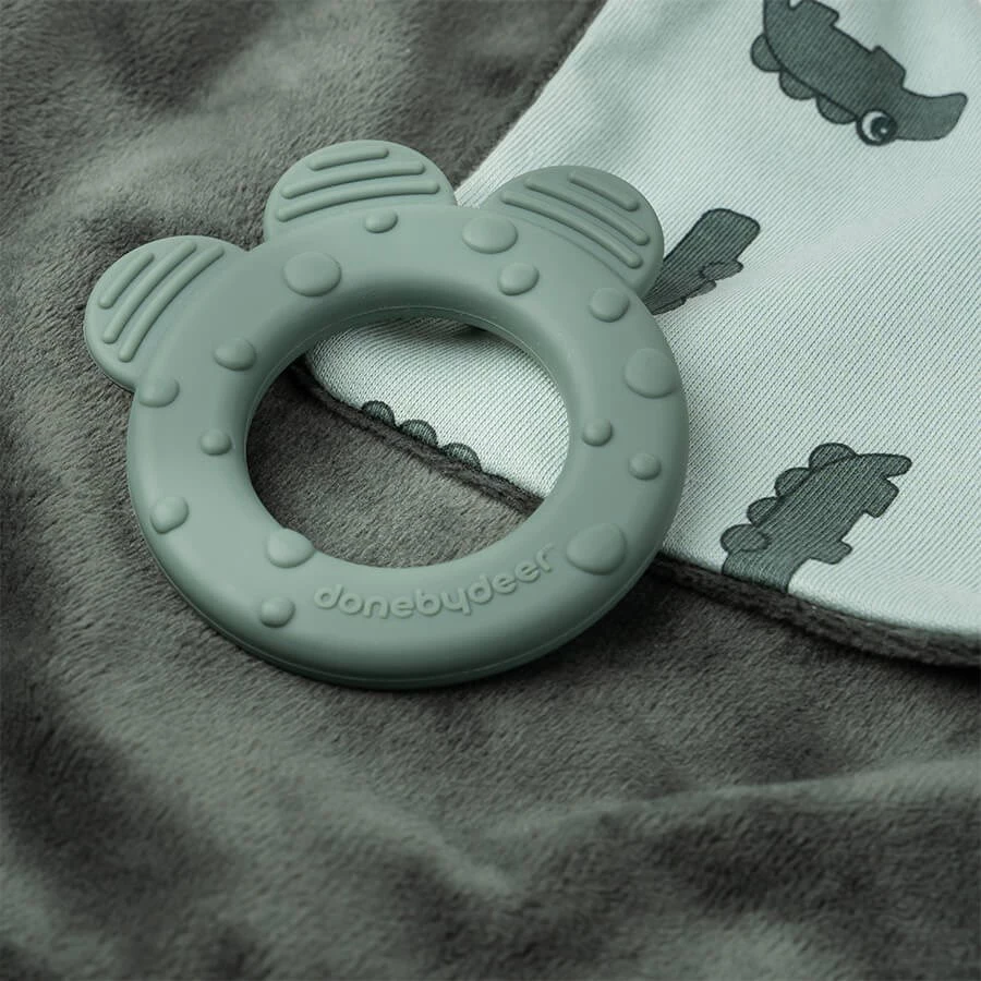 Done by Deer™  Schmusetuch mit Beißring Croco, grün
