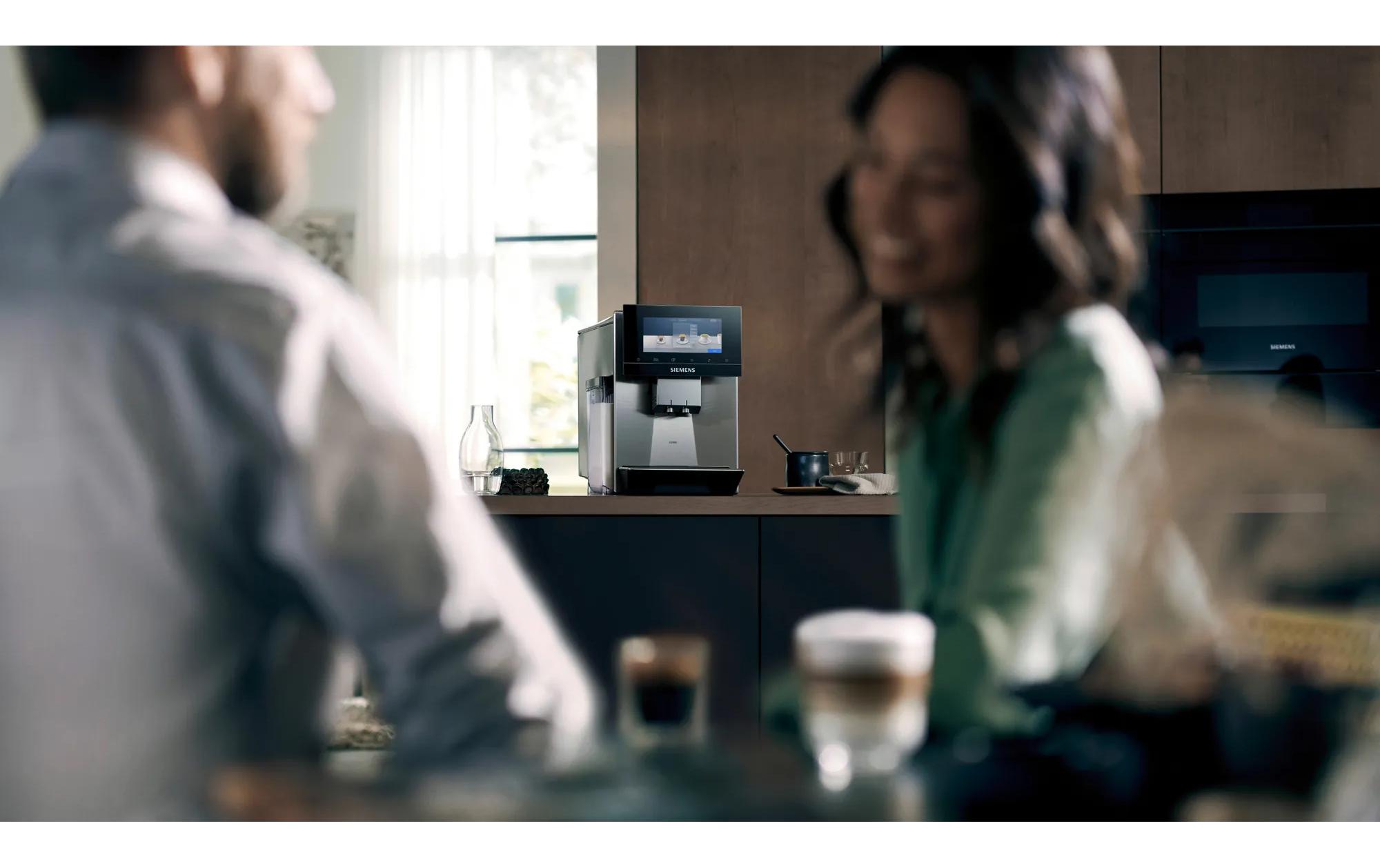 Kaffeevollautomat EQ 900 TQ905D03 Edelstahl<br>Vollautomatische Kaffeemaschine mit iAroma-System für beste Kaffeequalität