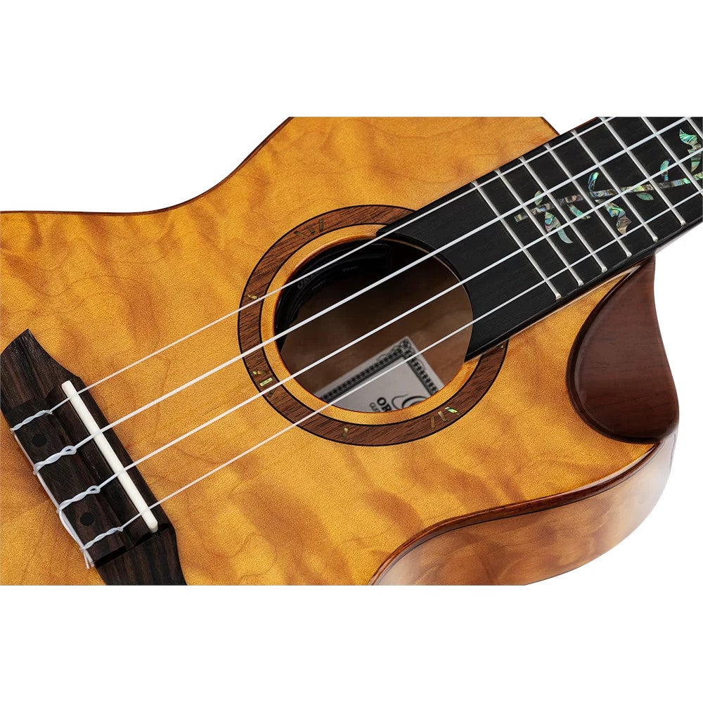 Ortega RUET-QMA Elite Series Concert Size Ukulele Quilted Maple elektrisch-akoestische concert ukelele met gigbag