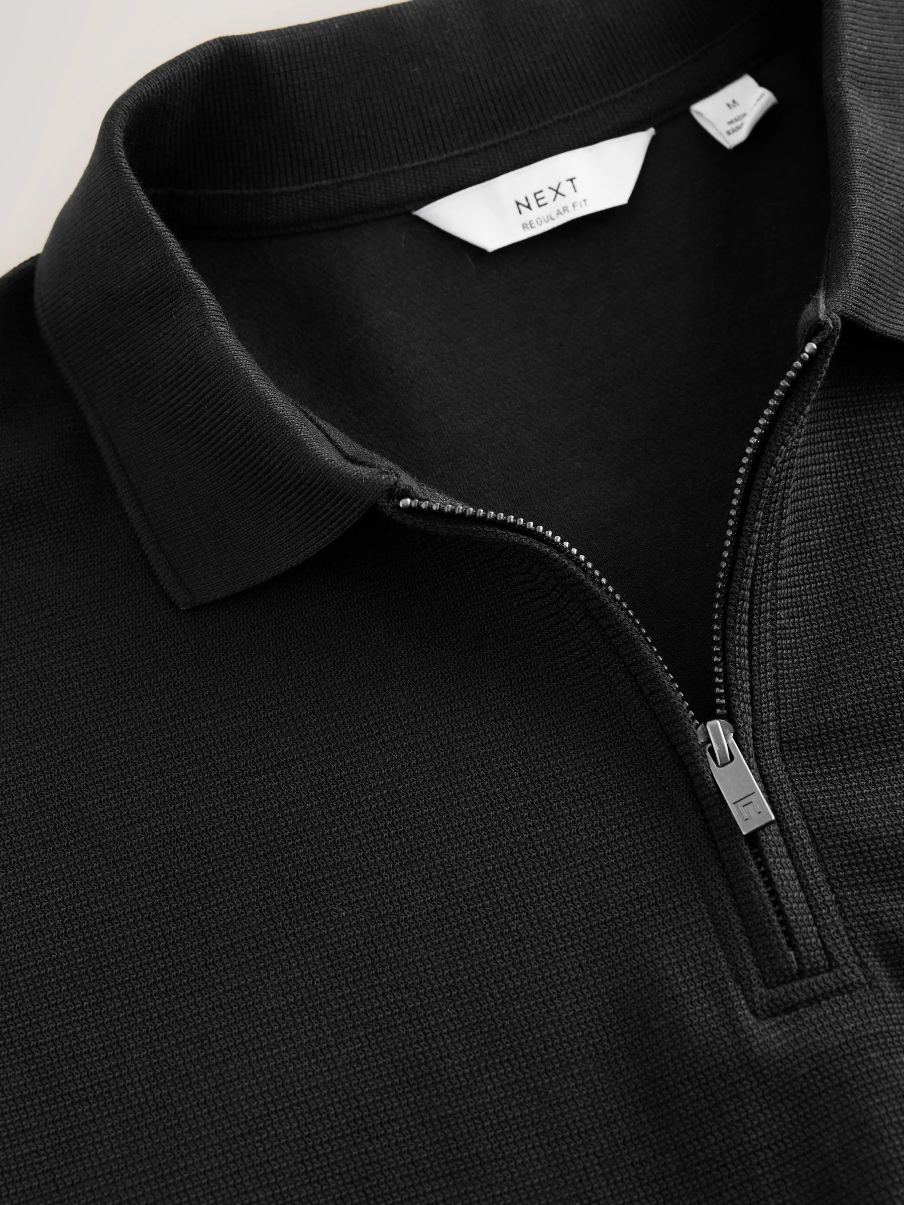Zwart - Smart poloshirt met textuur en rits