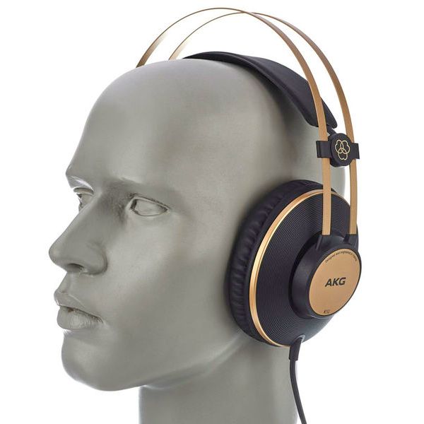 AKG K-92