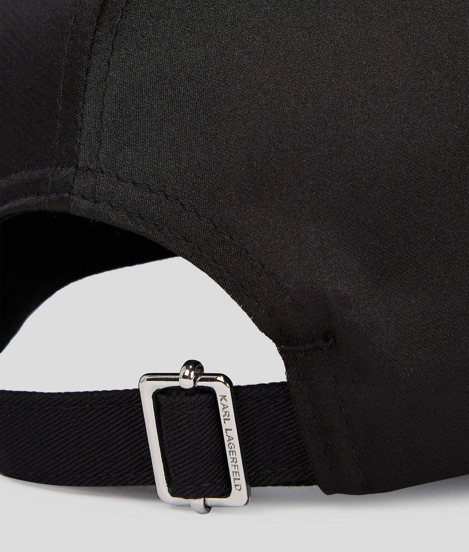 CASQUETTE AVEC VISIÈRE À STRASS K/SIGNATURE
