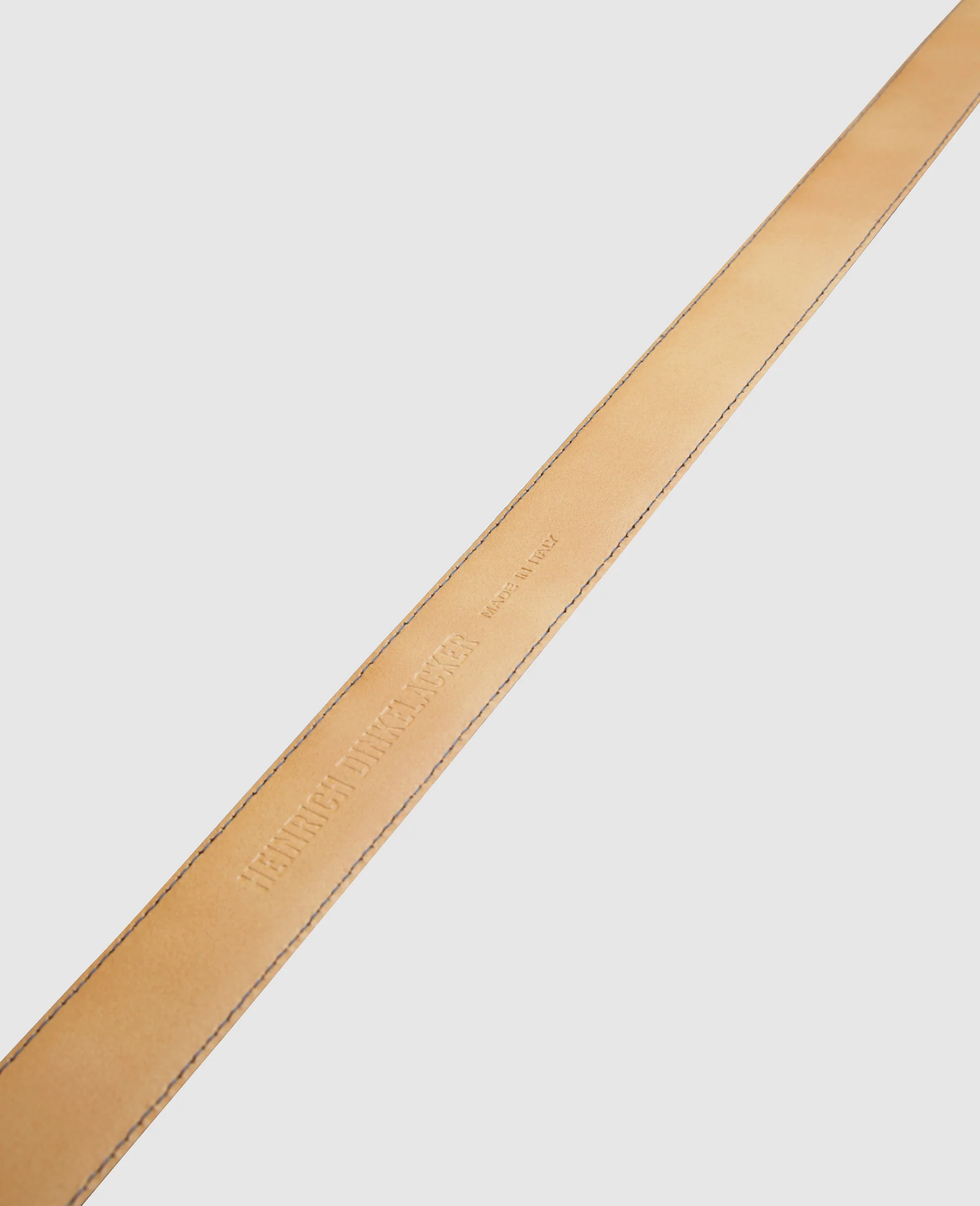 Levente Plain AC