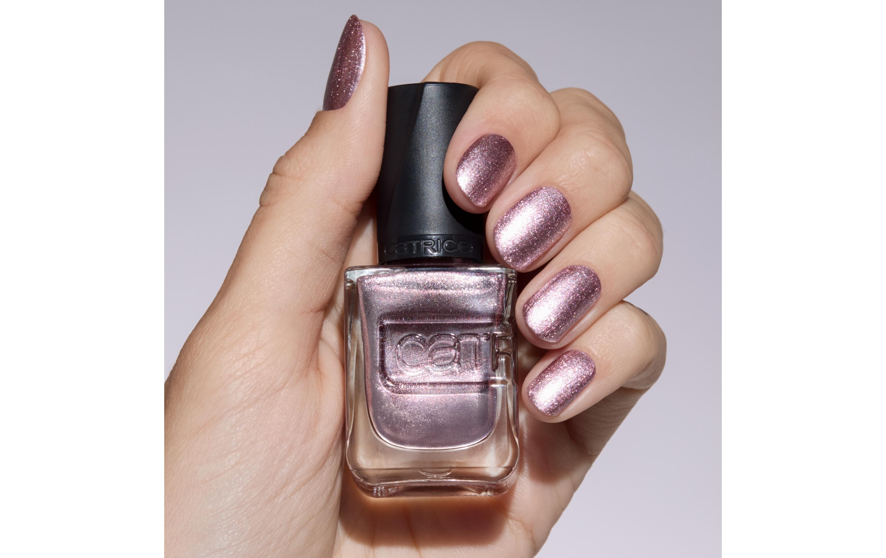 Nagellack Gel Affair 006 Party AnimalLanganhaltender Gel-Nagellack in einem schimmernden Roségold-Ton mit metallischem Finish