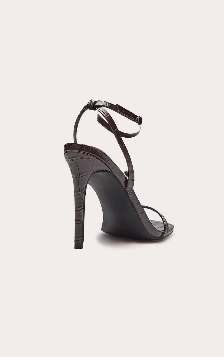 Chocolate Plum Sandales À Talons Hauts En Synthétique Effet Croco Avec Bride Minimaliste Et Bout Carré