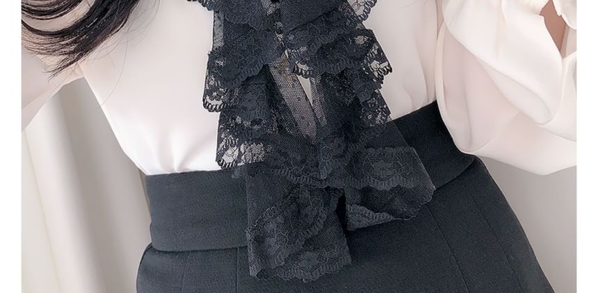 RONIN - Blouse met pofmouwen, kanten rand en strik