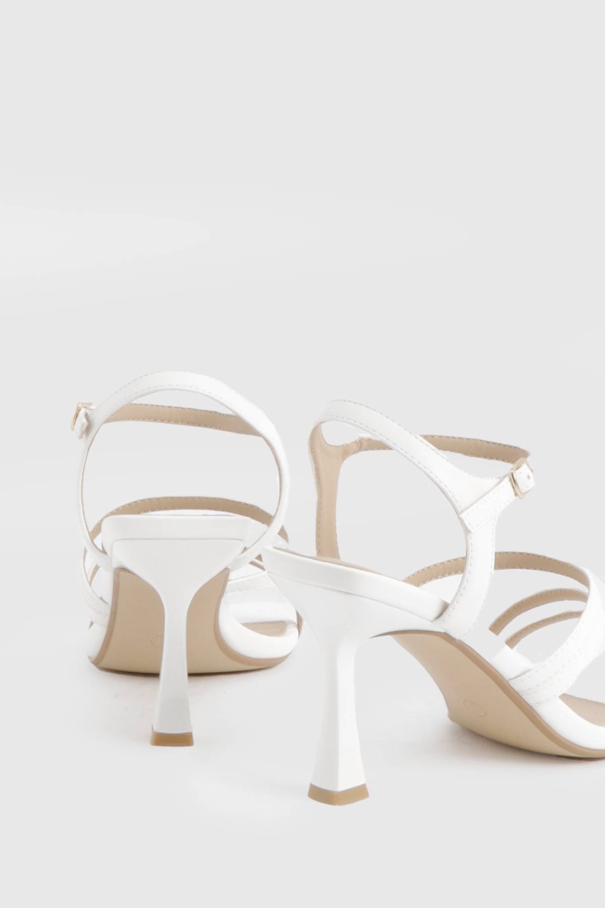 boohoo Escarpins à Brides Talon Aiguille Bas - Coupe Large