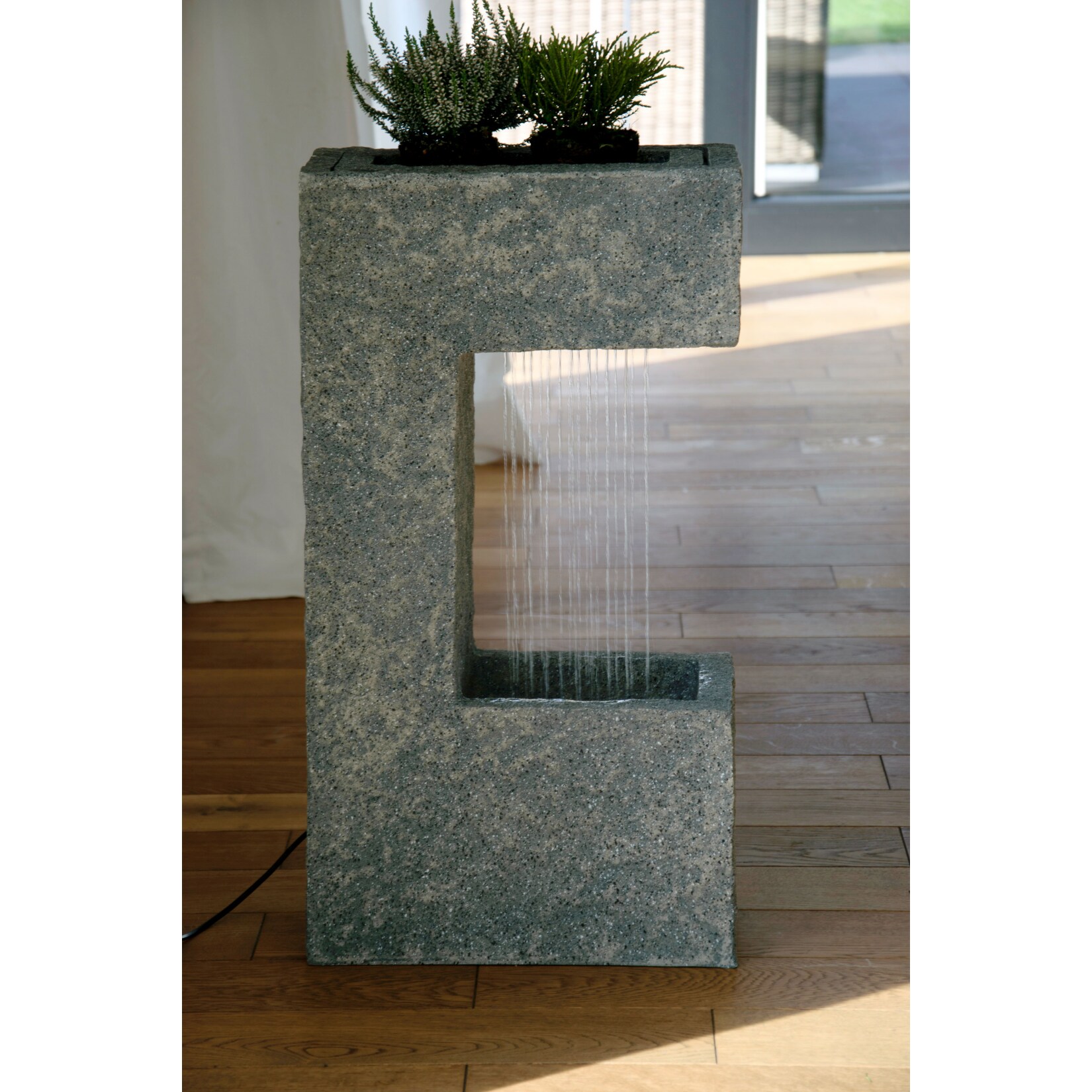 Dobar Polyresin-Brunnen mit Pumpe und LED´s, eckig mit Pflanzenoption