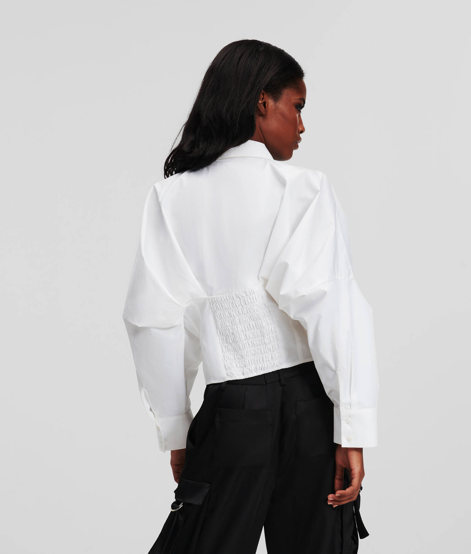 CHEMISE ORNÉE DES LETTRES KARL