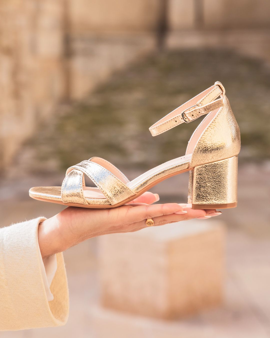 Sandale femme talon carré doré - Flora