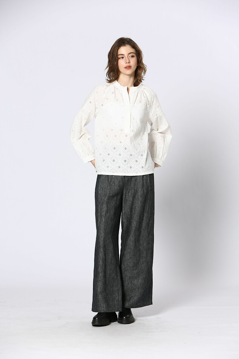 ATÉ BREVE<br>Blusas bordadas