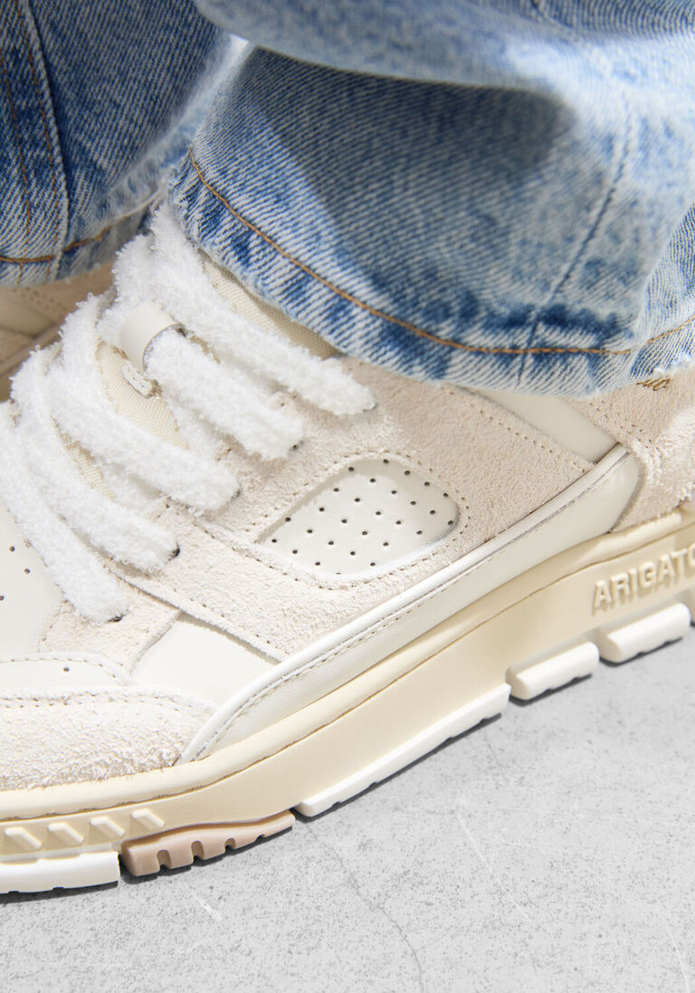 beige axel arigato lage sneakers area lo fluffy sneaker