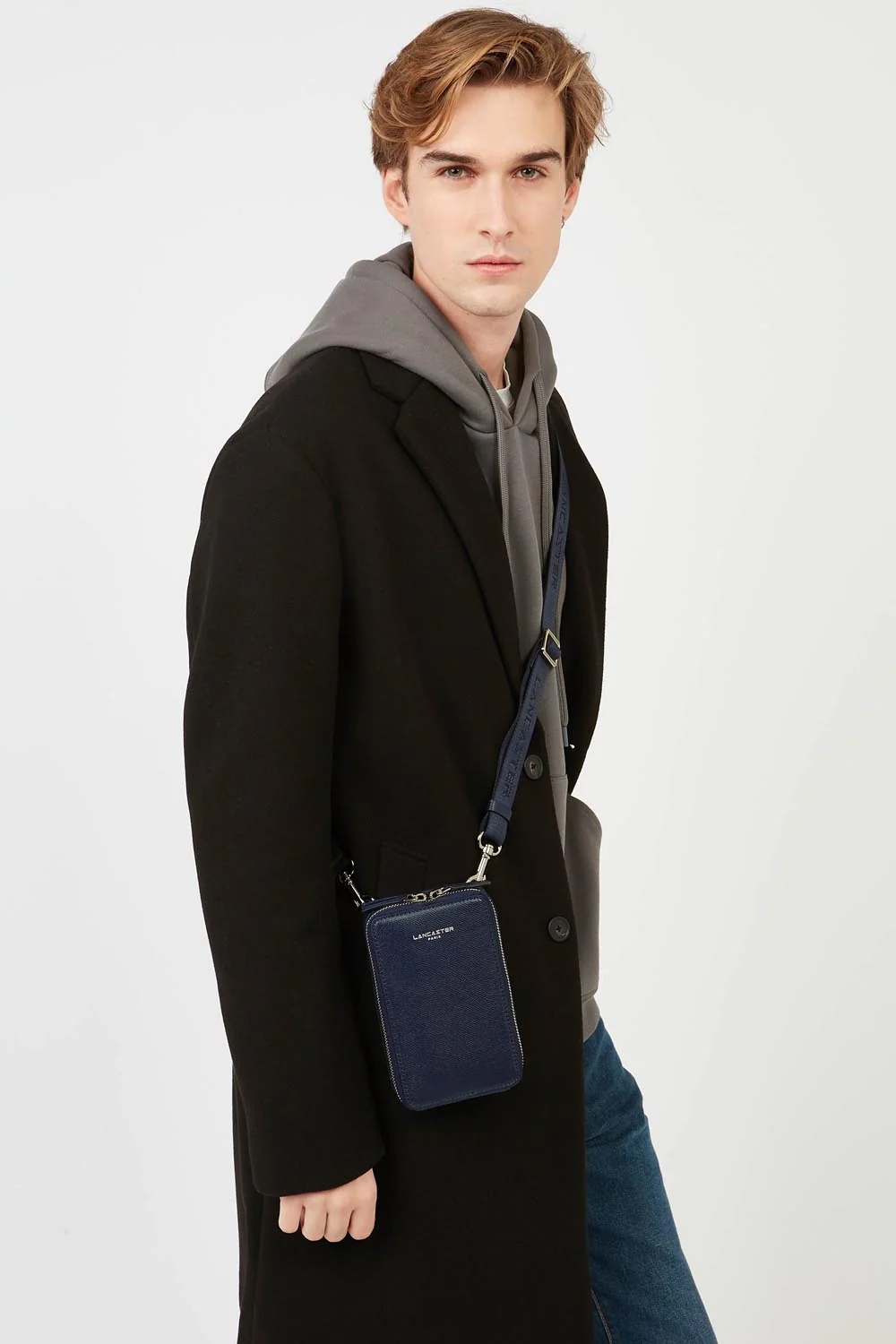 Delphino Lucas-Pochette smartphone