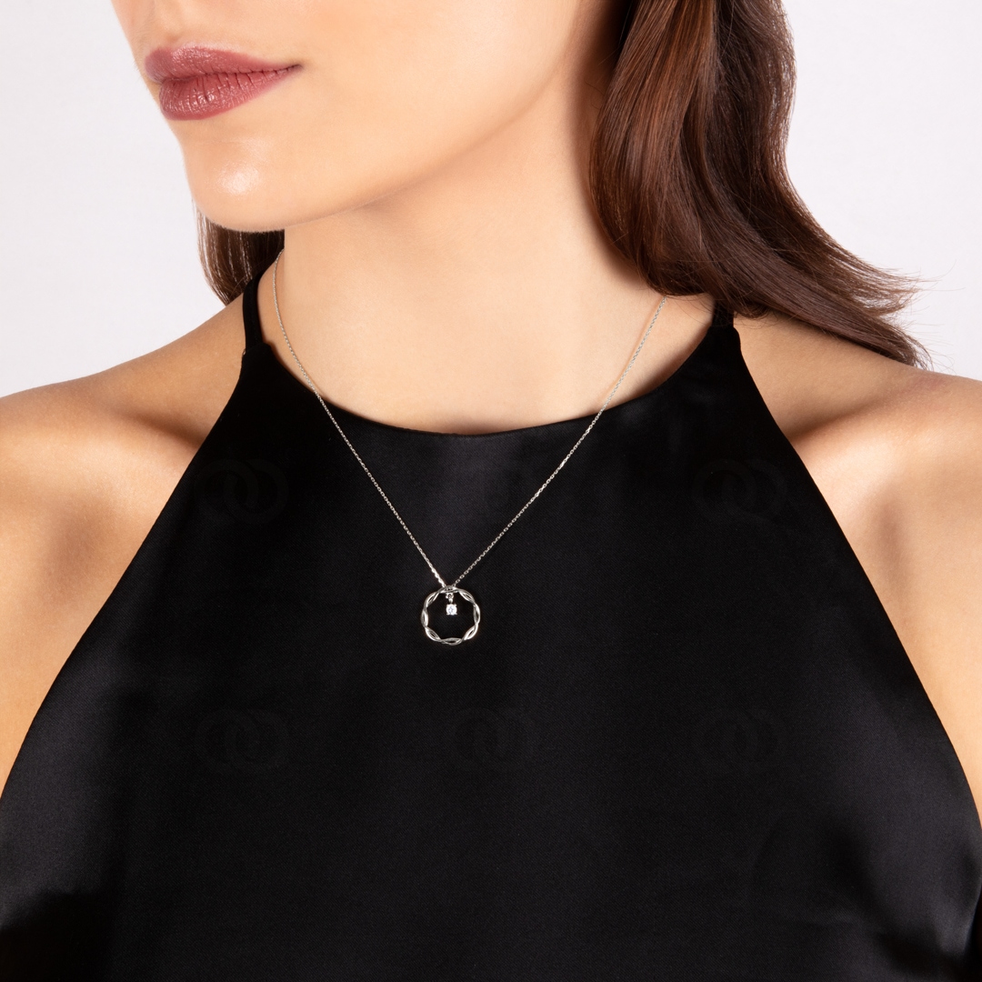 Collier mit Anhänger 750/18 K Weissgold mit Diamant 0.09 ct H/si