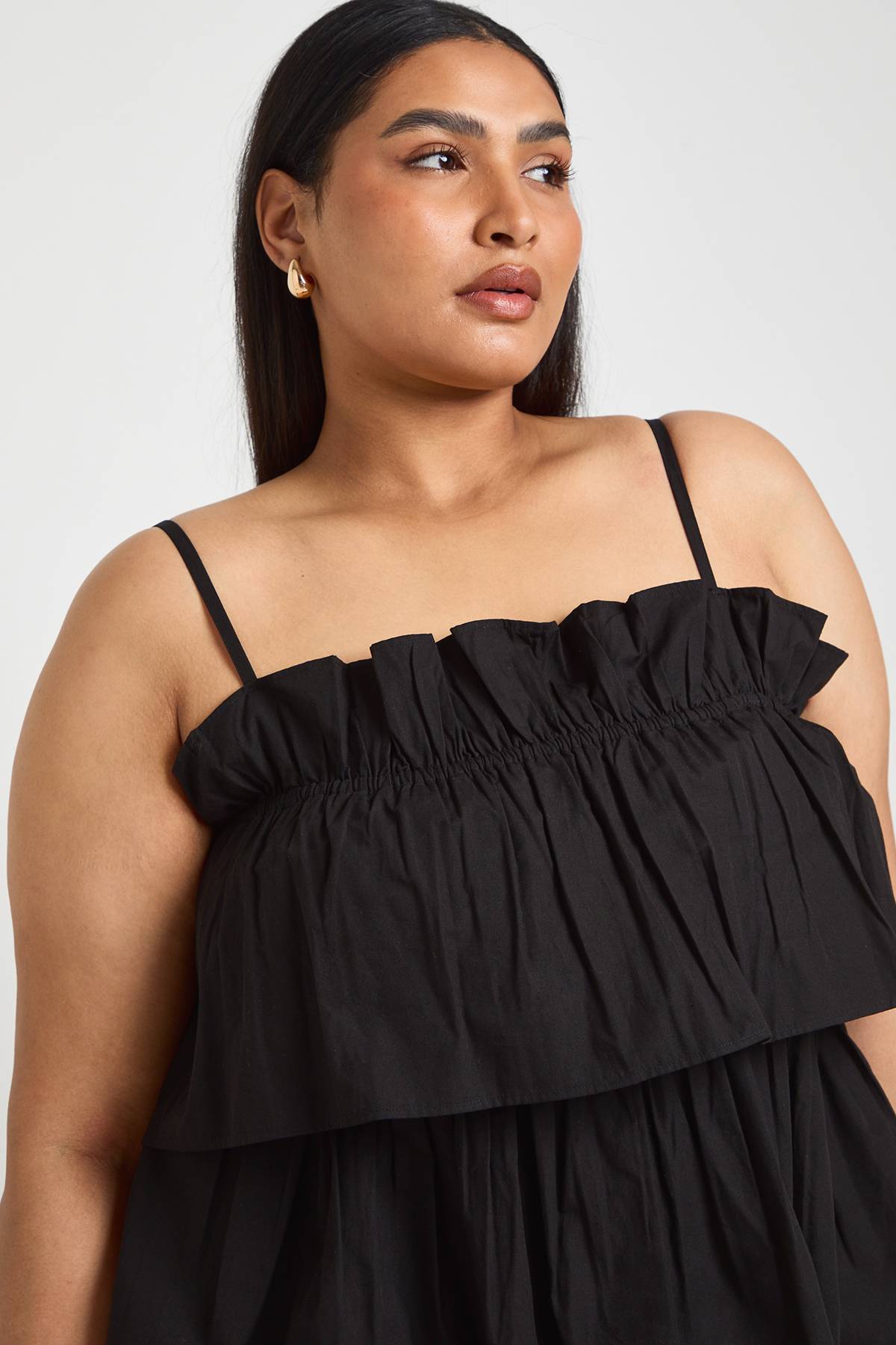 boohoo Haut En Popeline Froncée À Volants Grande Taille