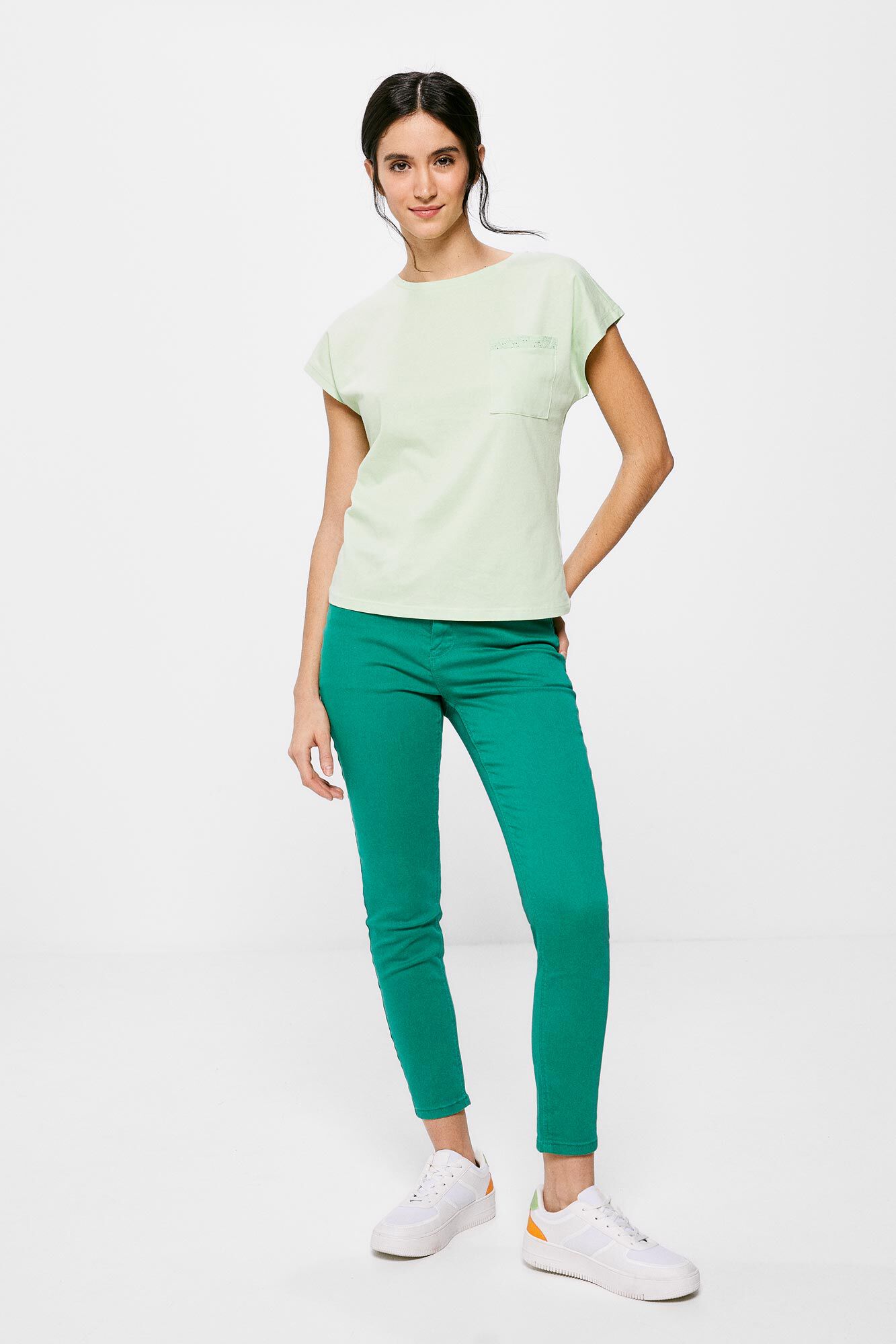 Camiseta de bolso bordada suíça - estampa verde