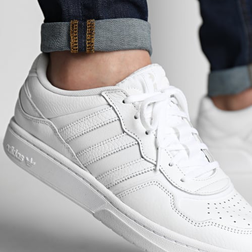 Baskets Courtic GY3589 Footwear White