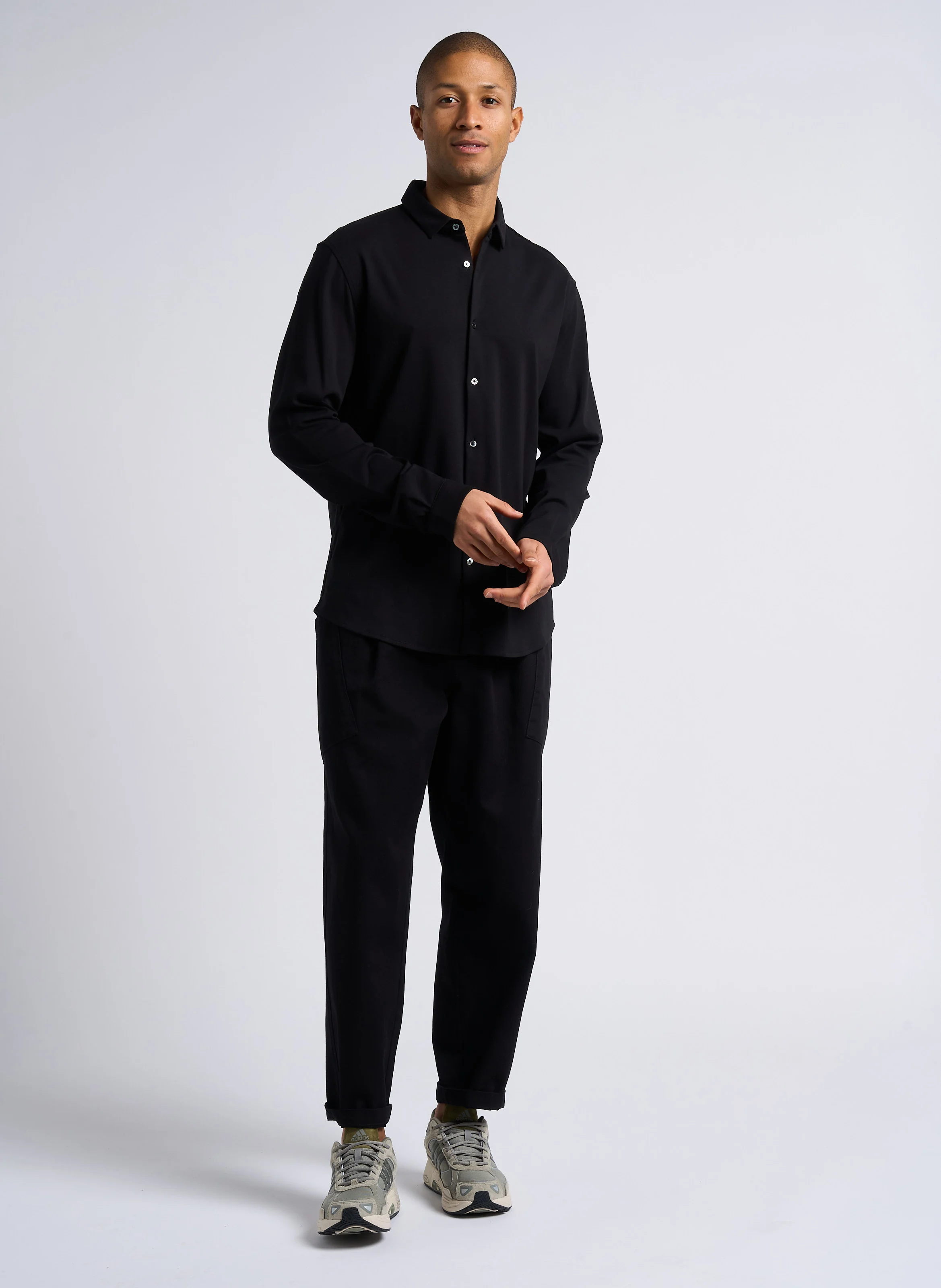 Chemise col classique regular-fit en coton bio mélangé | Noir