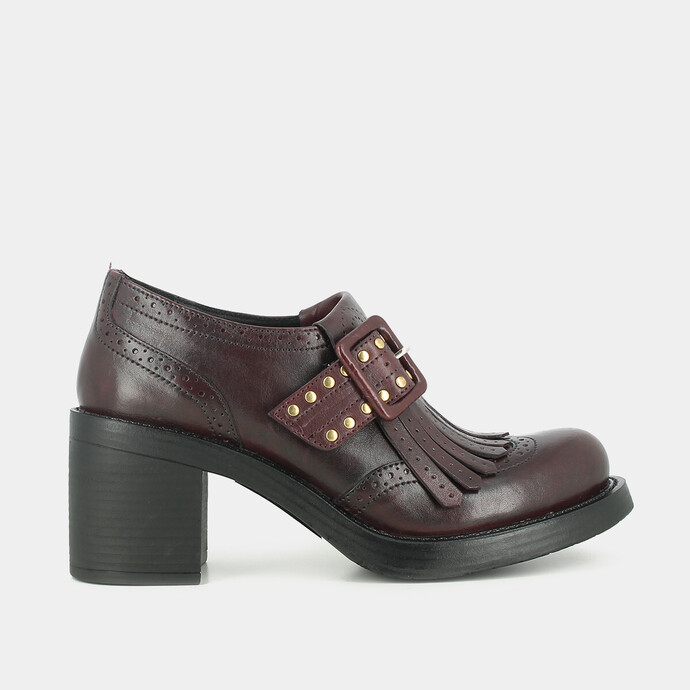 Mocassins à talons et pates frangées  en cuir bordeaux