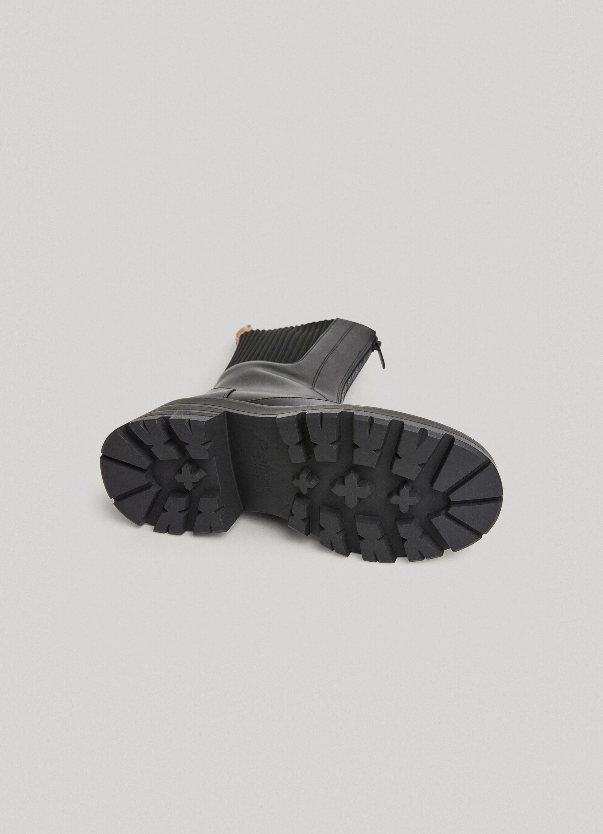 BOTAS DE CANO CURTO EM MALHA COMBINADA - pretas