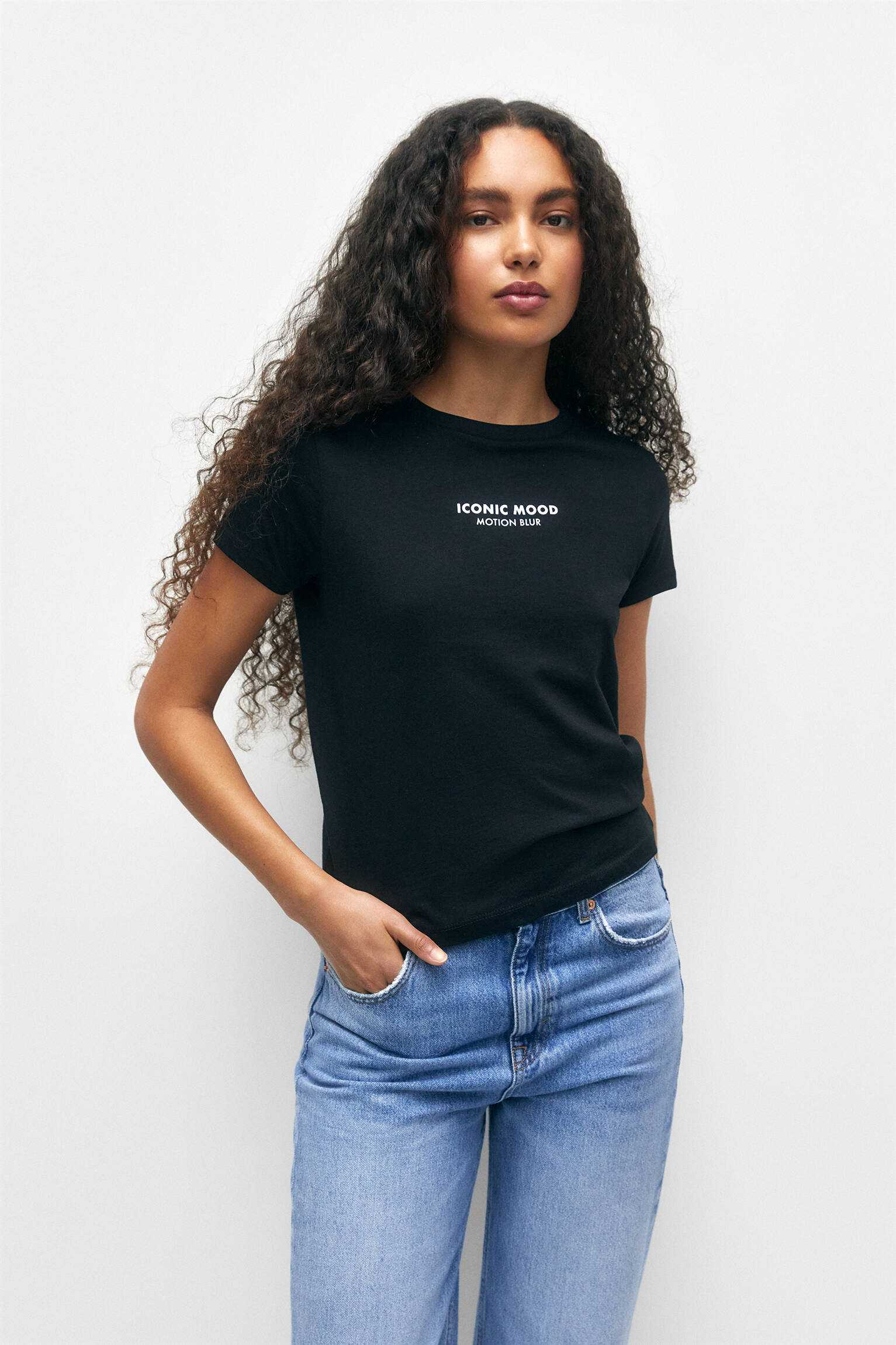 CAMISETA DE MANGA CURTA COM TEXTO - PRETA