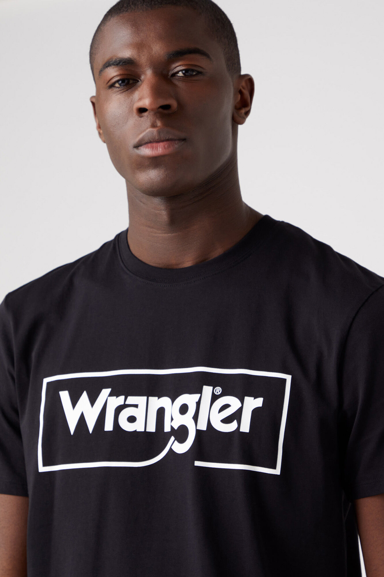 Logotipo padrão em camisetas - Preto