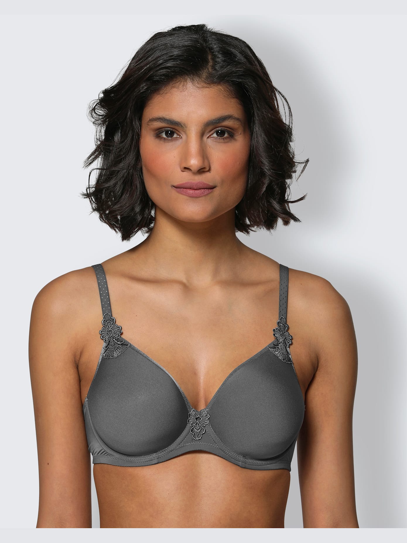Soutien-gorge à coques avec armatures bon. b, c, d, e, f