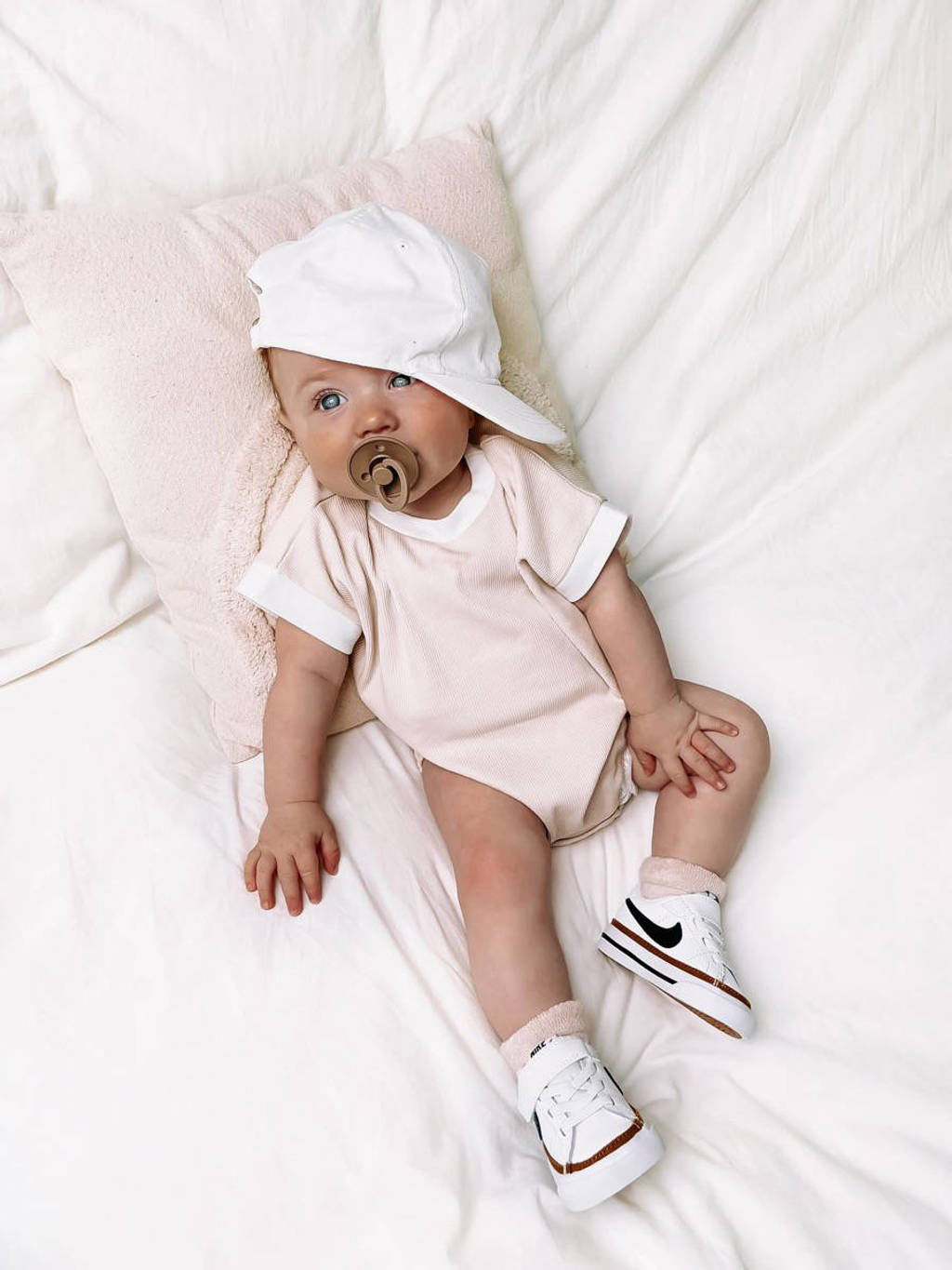 Babystyling romper lichtzand