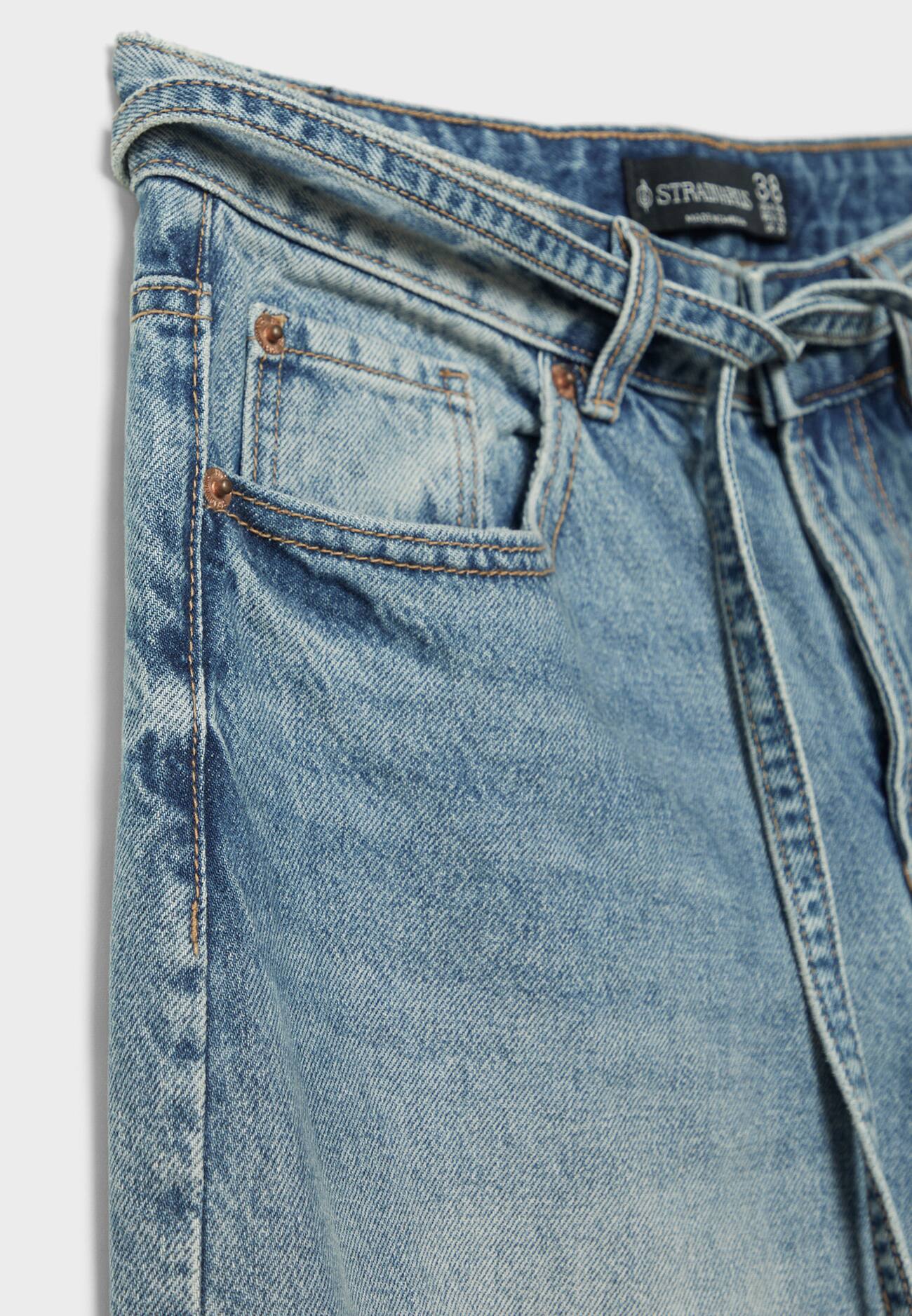 calças jeans de modelagem balão