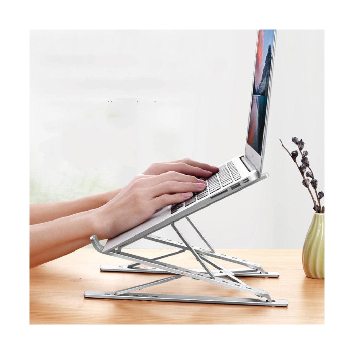 NÖRDIC justerbart laptopstativ i aluminium i to nivåer for opptil 17