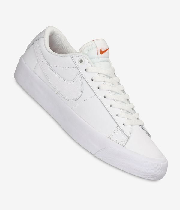 Nike SB Blazer Low Pro GT Iso Schuh (triple white)