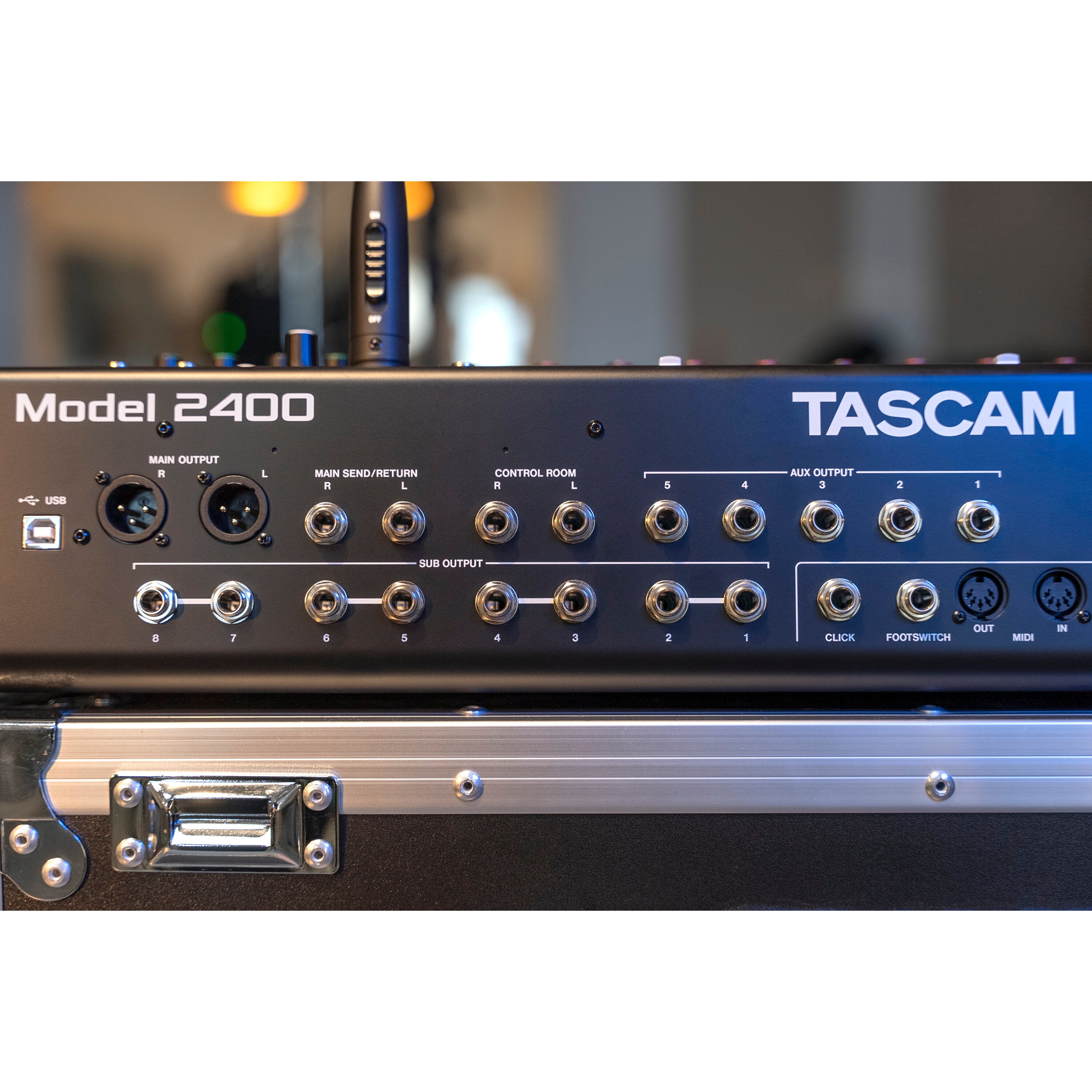 Tascam Model 2400 22-kanaals recording mixer