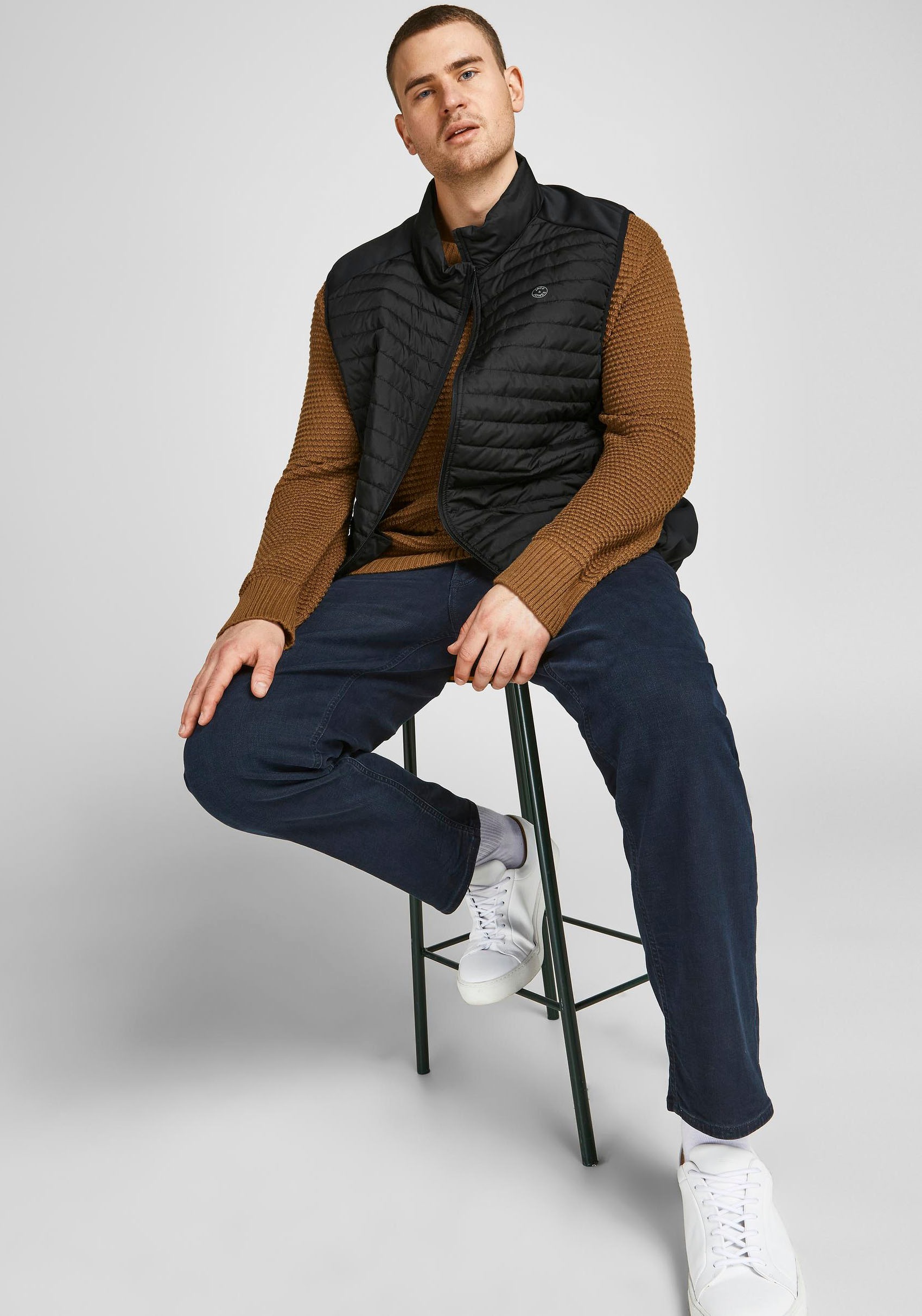 Jack & Jones PlusSize Steppweste »MULTI mit Stehkragen und normaler Form«, unifarben, modisch, regular fit, Polyester, Stehkragen