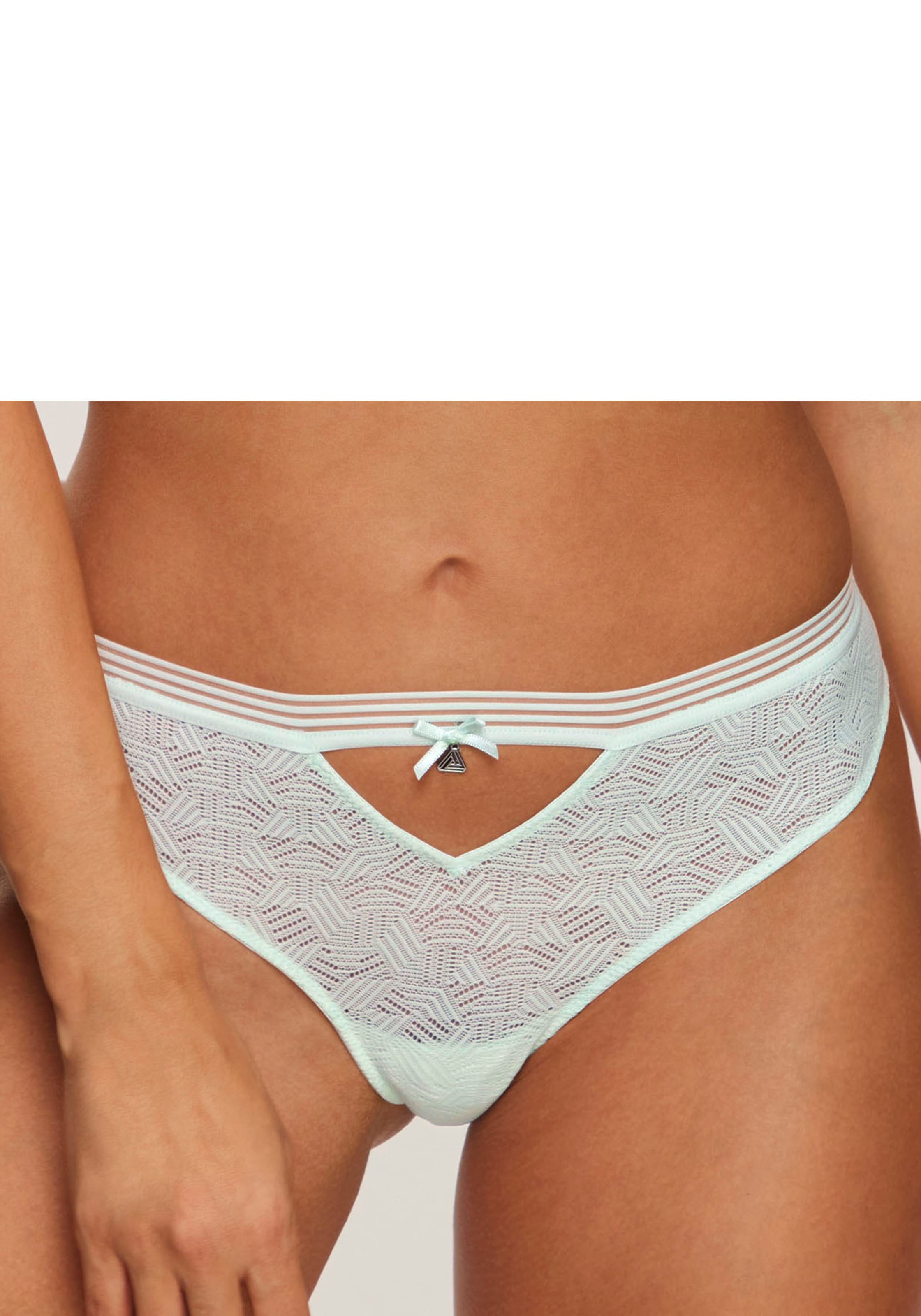 s.Oliver String »Louanne«, aus extraflacher Spitze mit modischem Bund