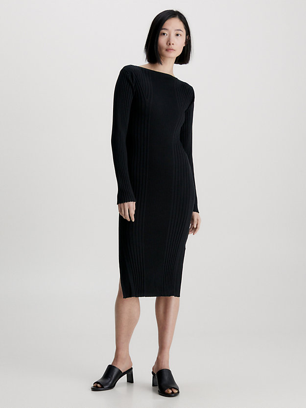 Vestido canelado de corte justo com costas abertas